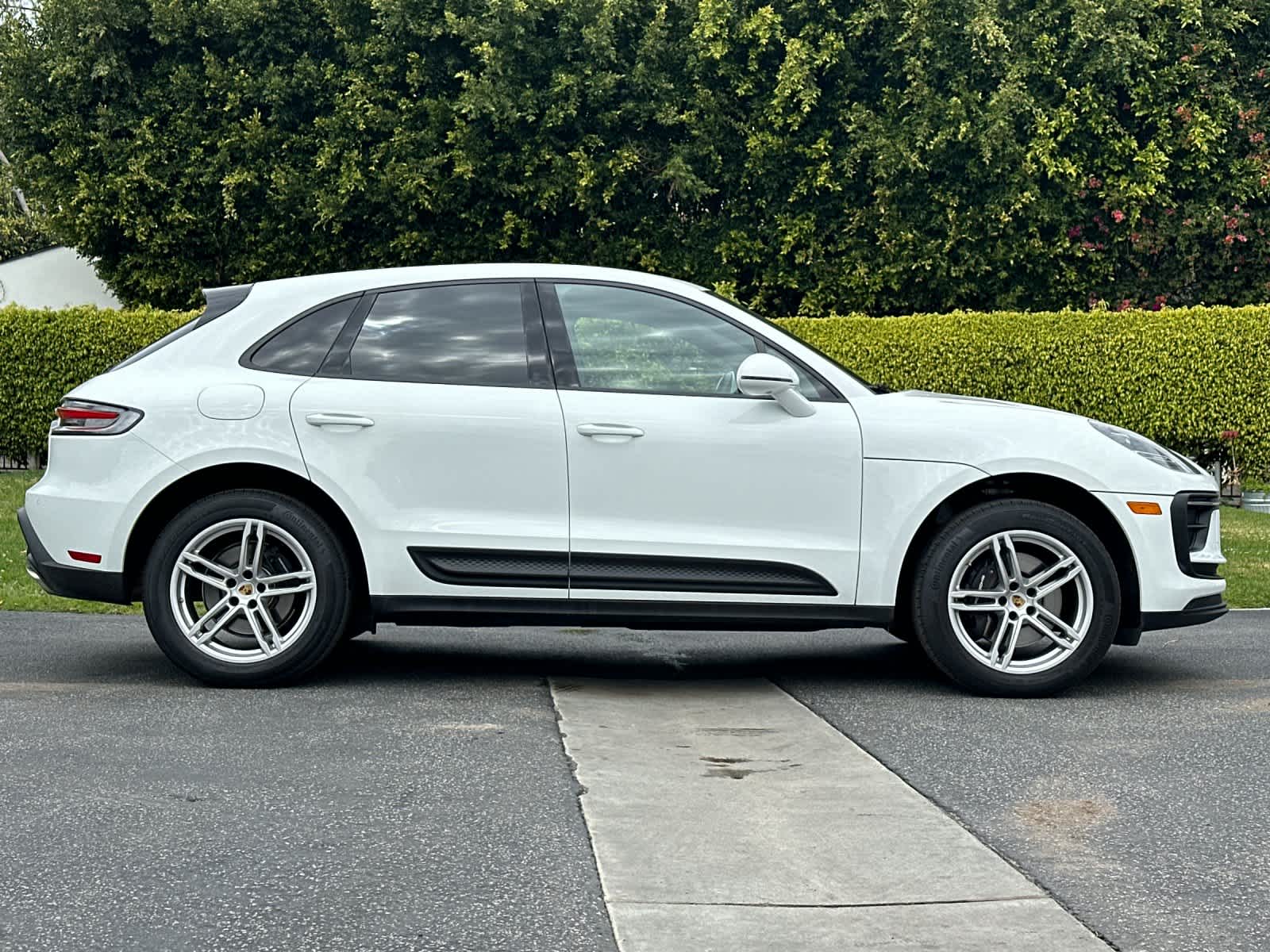 Thumbnail: 2025 Porsche Macan - 9