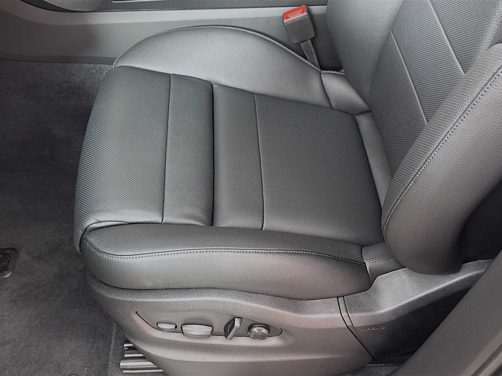 Thumbnail: 2026 Porsche Cayenne - 15