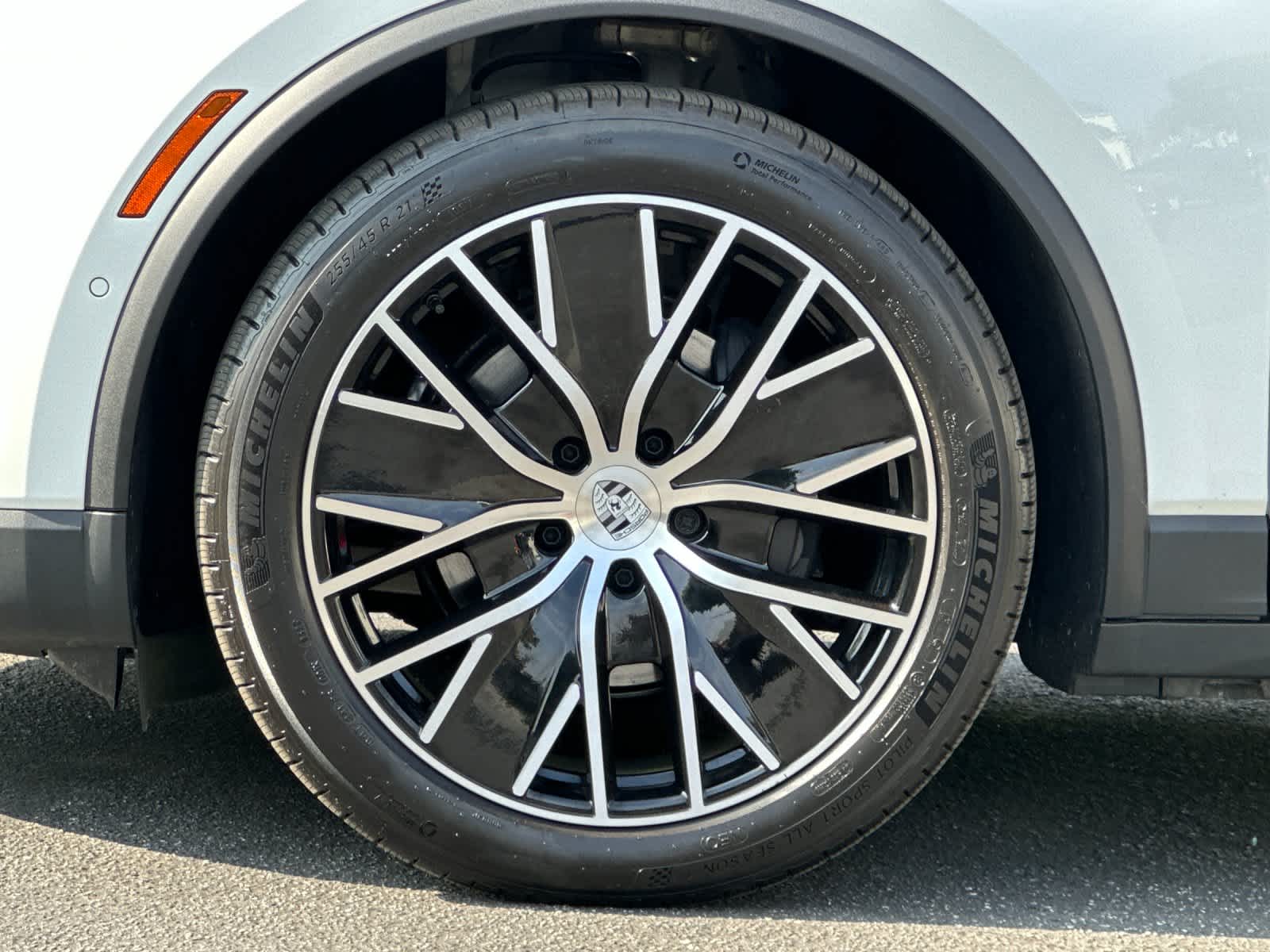 Thumbnail: 2025 Porsche Macan - 31