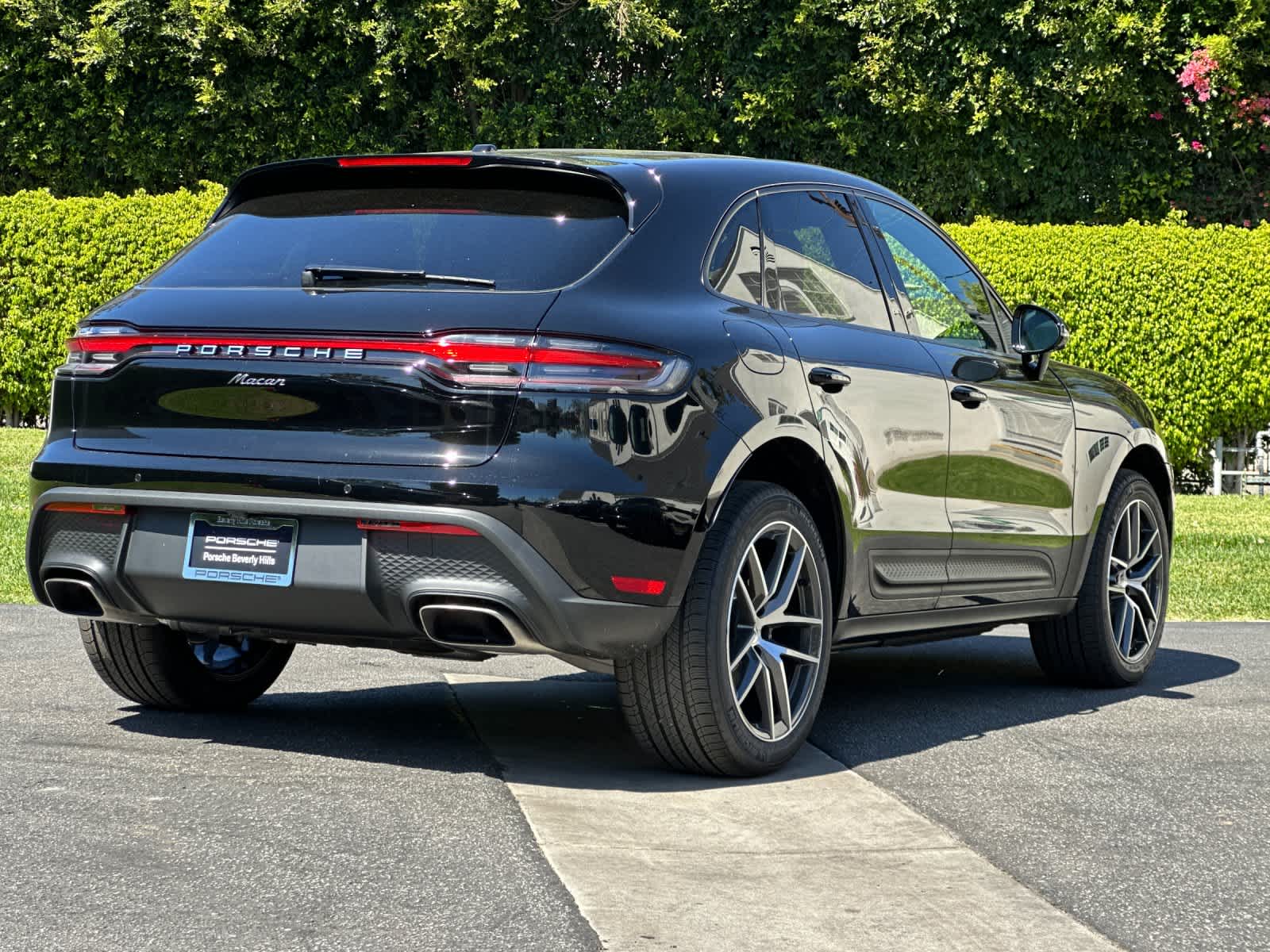 Thumbnail: 2026 Porsche Macan - 8