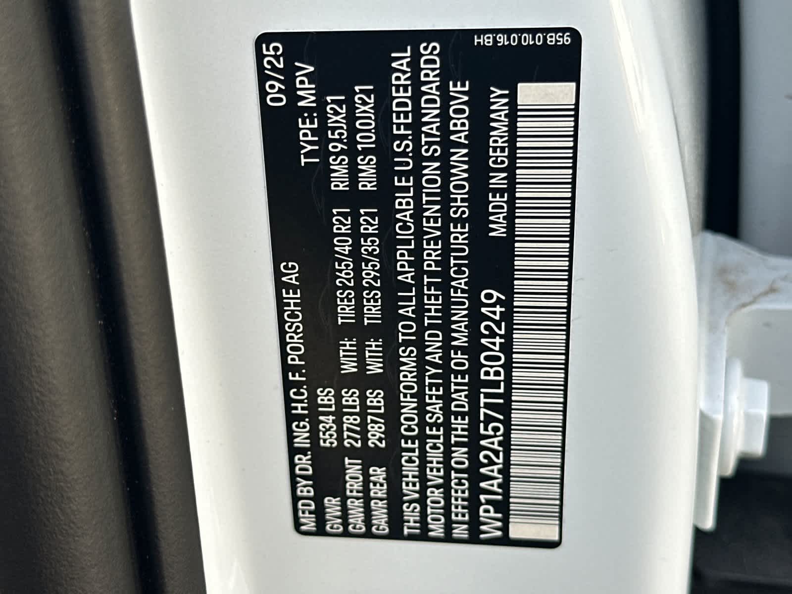 Thumbnail: 2026 Porsche Macan - 33