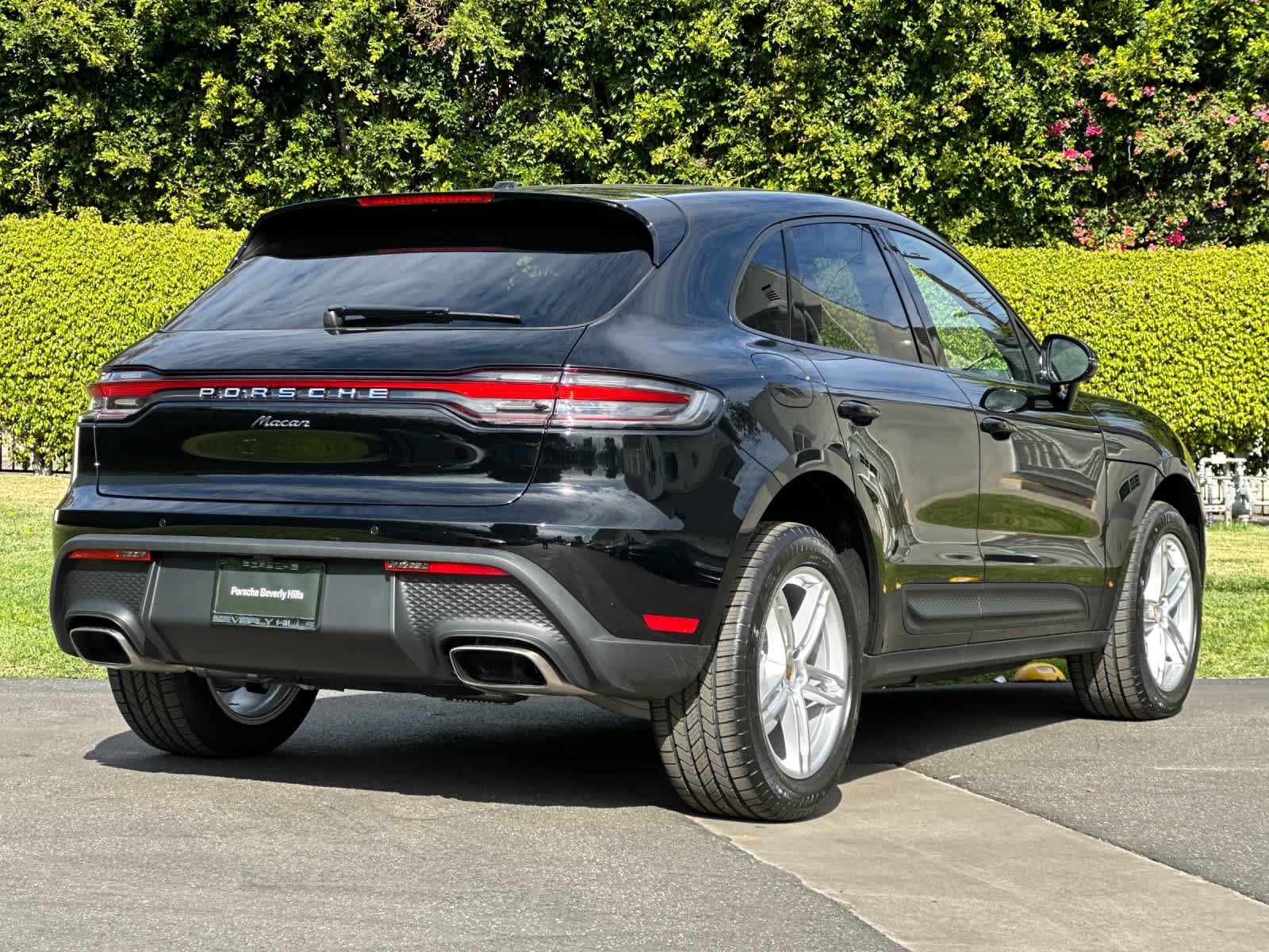 Thumbnail: 2026 Porsche Macan - 8