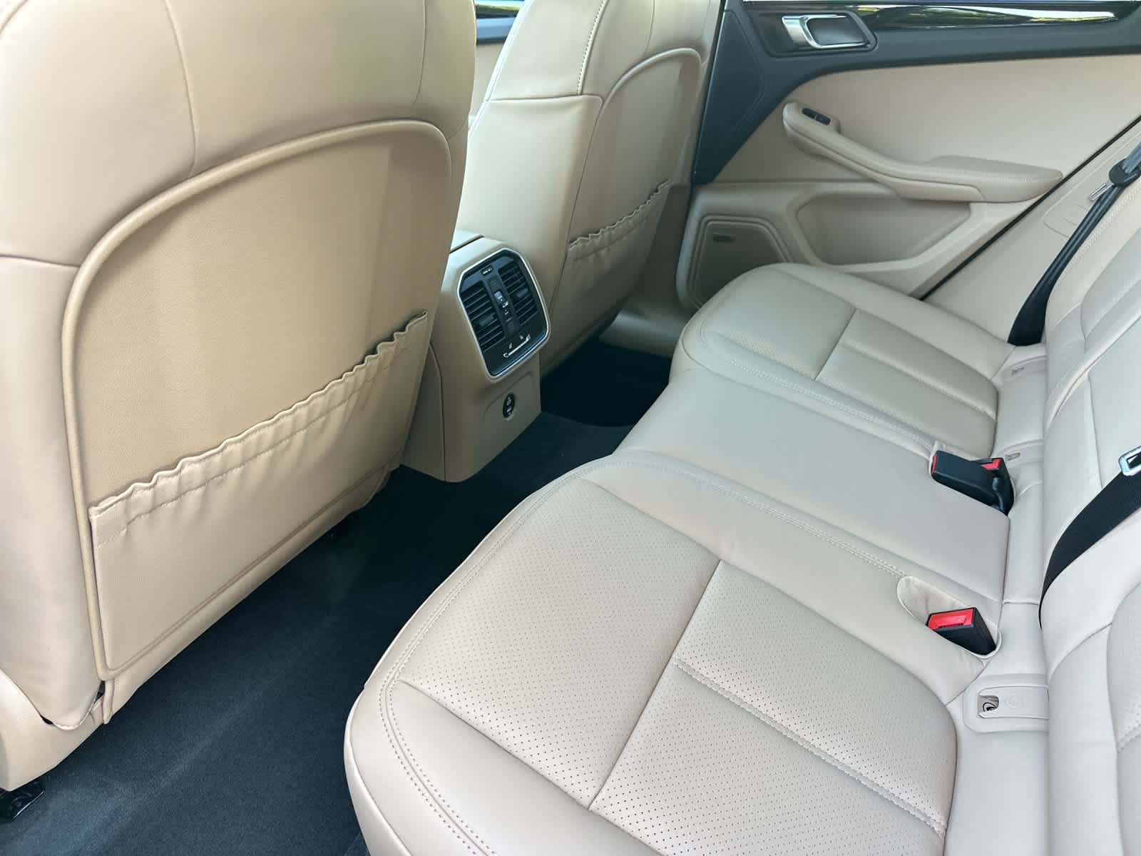 Thumbnail: 2026 Porsche Macan - 13