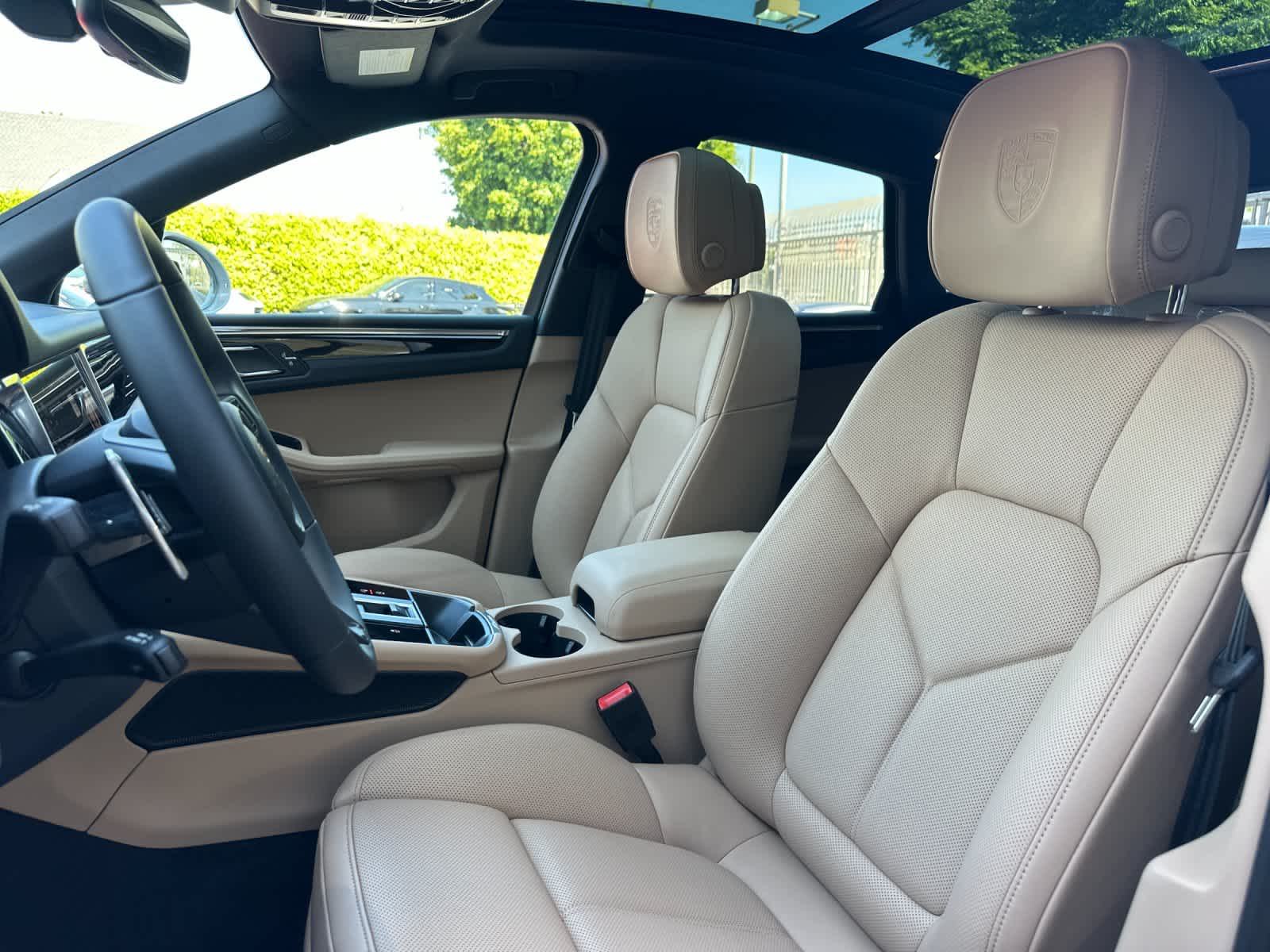 Thumbnail: 2026 Porsche Macan - 5