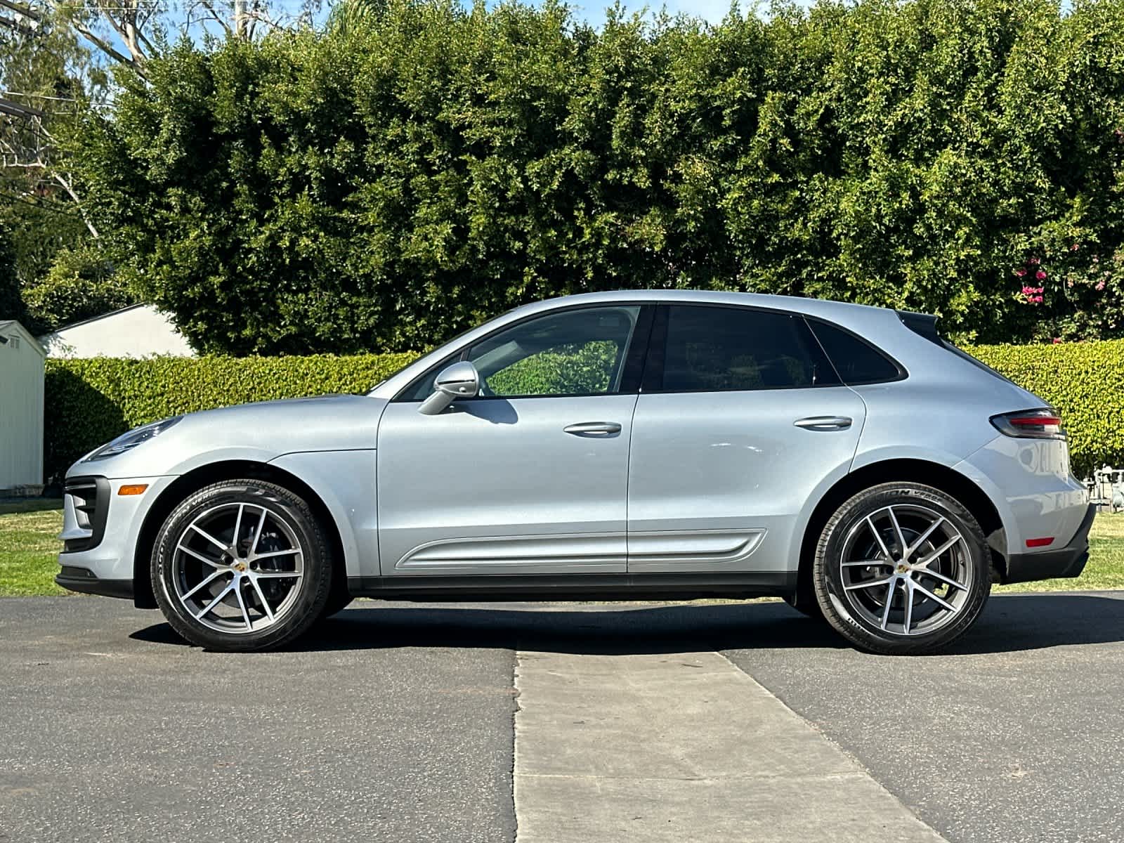 Thumbnail: 2025 Porsche Macan - 2