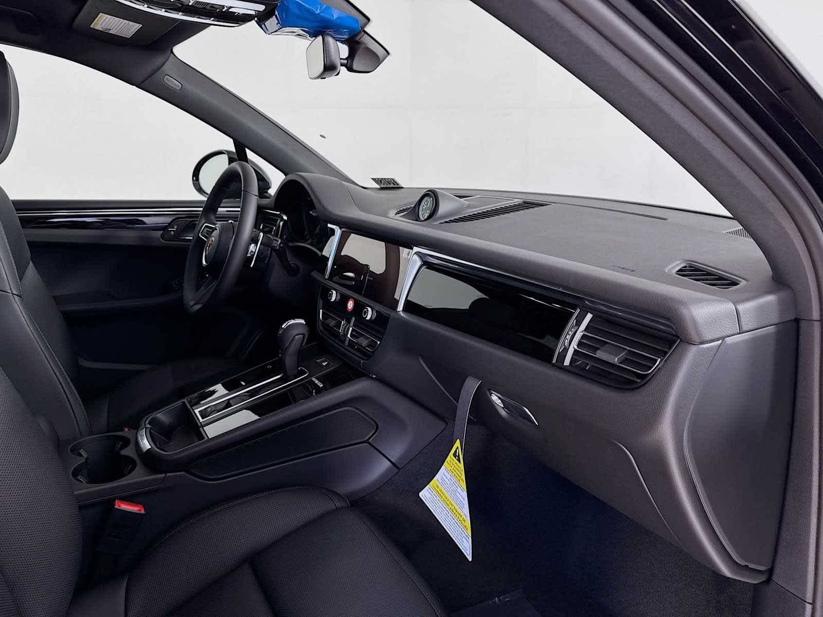 Thumbnail: 2026 Porsche Macan - 22