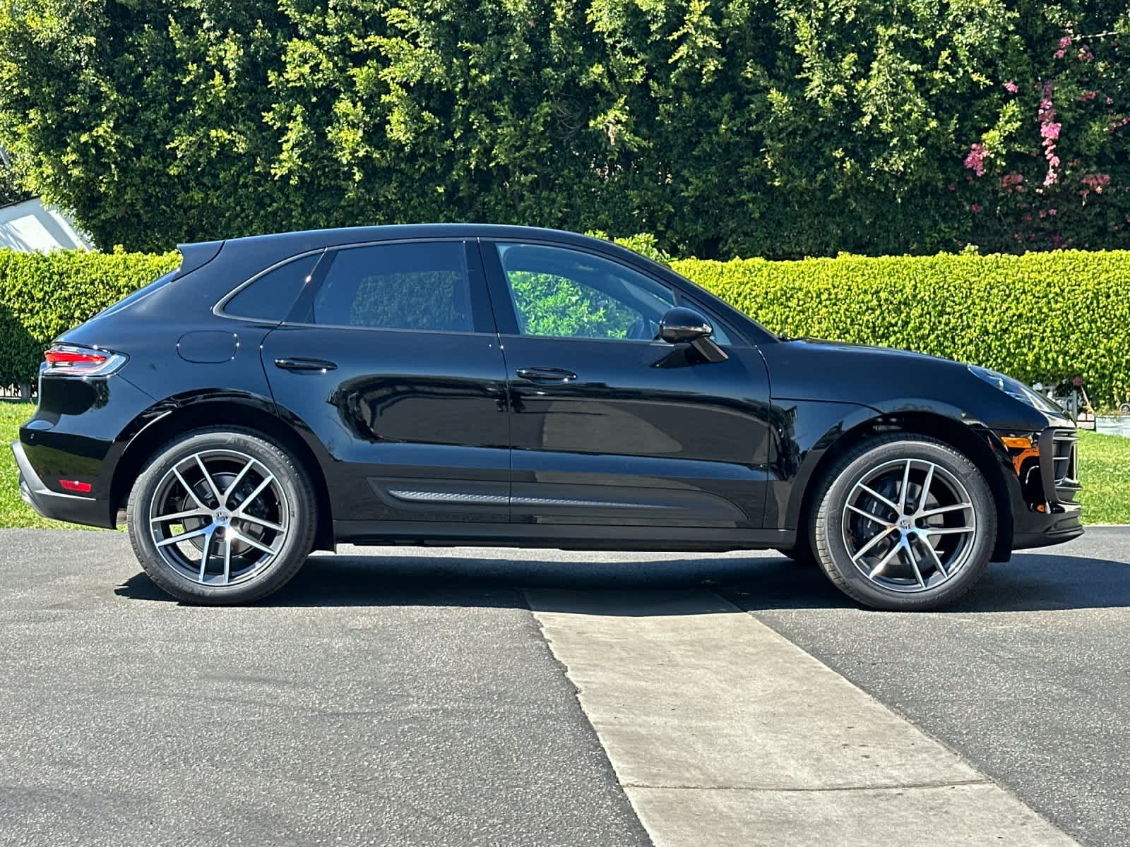 Thumbnail: 2026 Porsche Macan - 9
