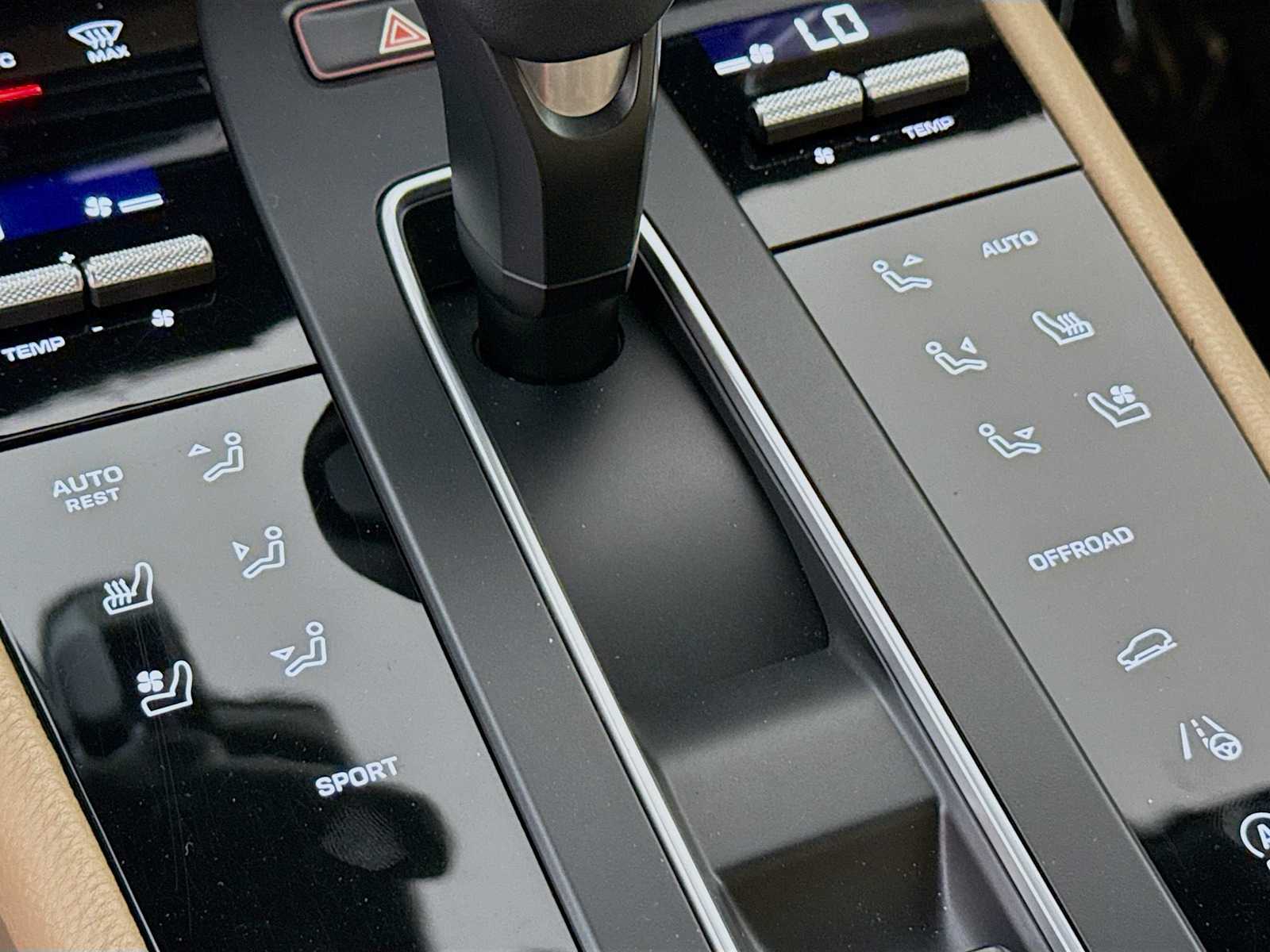 Thumbnail: 2022 Porsche Macan - 17