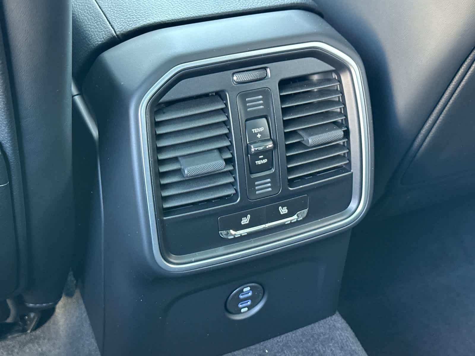 Thumbnail: 2026 Porsche Macan - 14