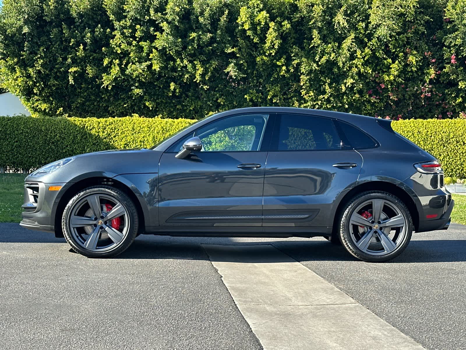 Thumbnail: 2026 Porsche Macan - 2