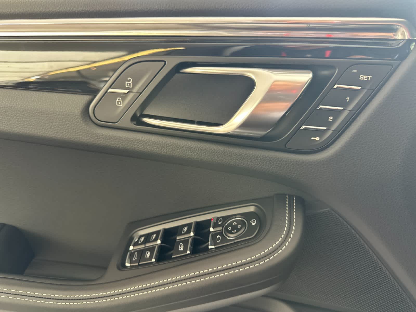 Thumbnail: 2026 Porsche Macan - 12