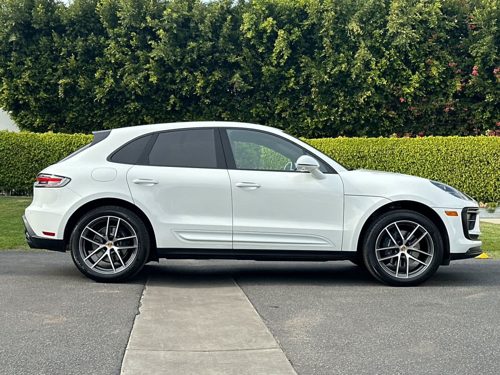 Thumbnail: 2025 Porsche Macan - 9