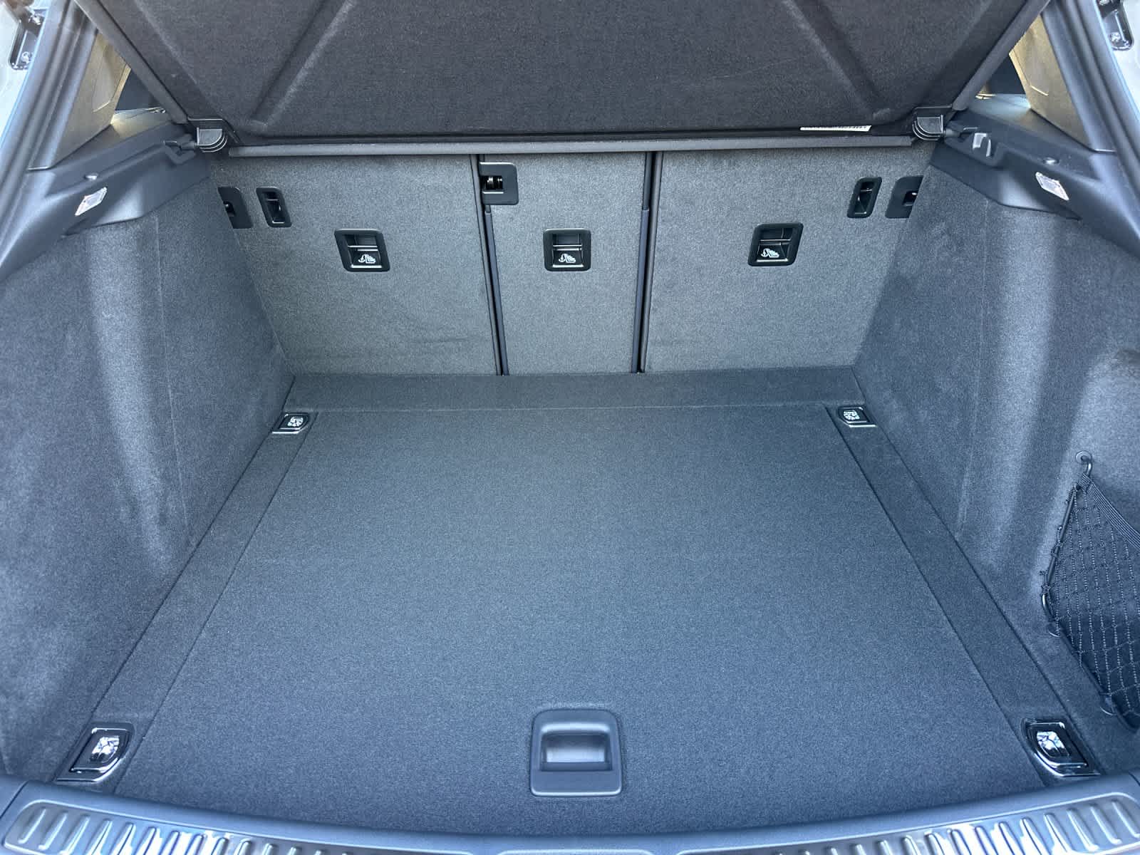 Thumbnail: 2026 Porsche Macan - 16