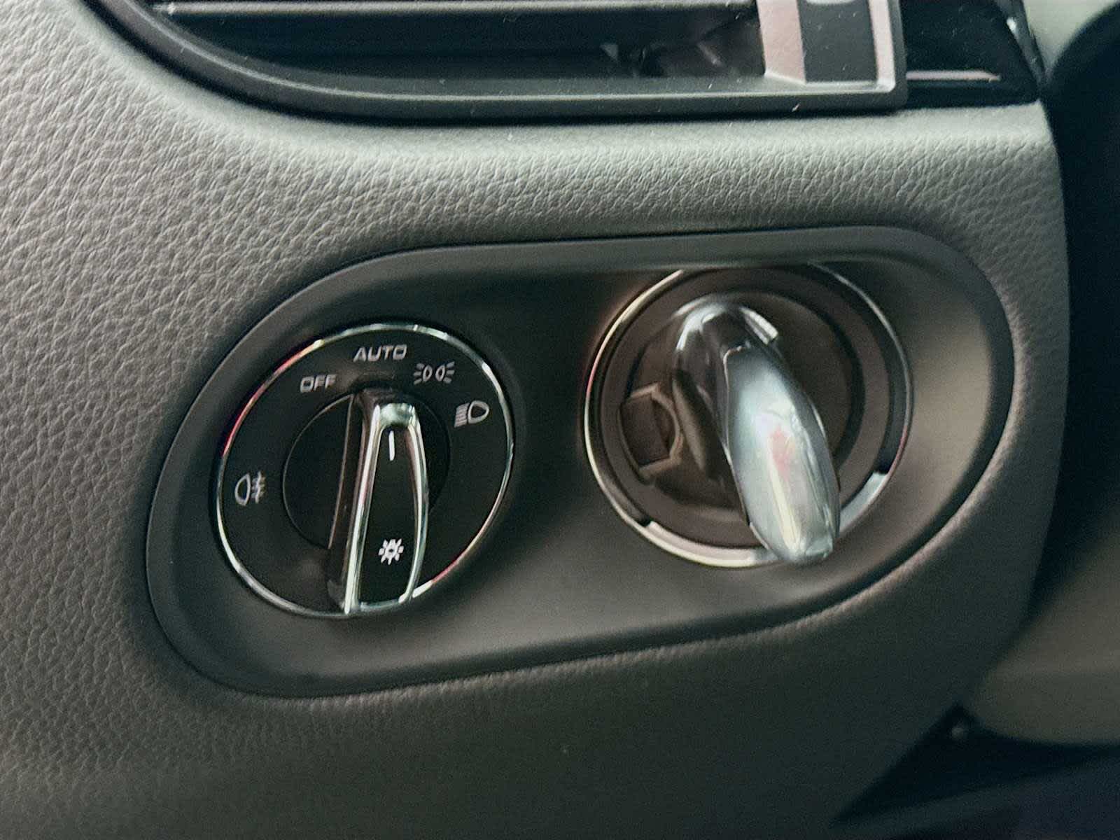 Thumbnail: 2026 Porsche Macan - 11