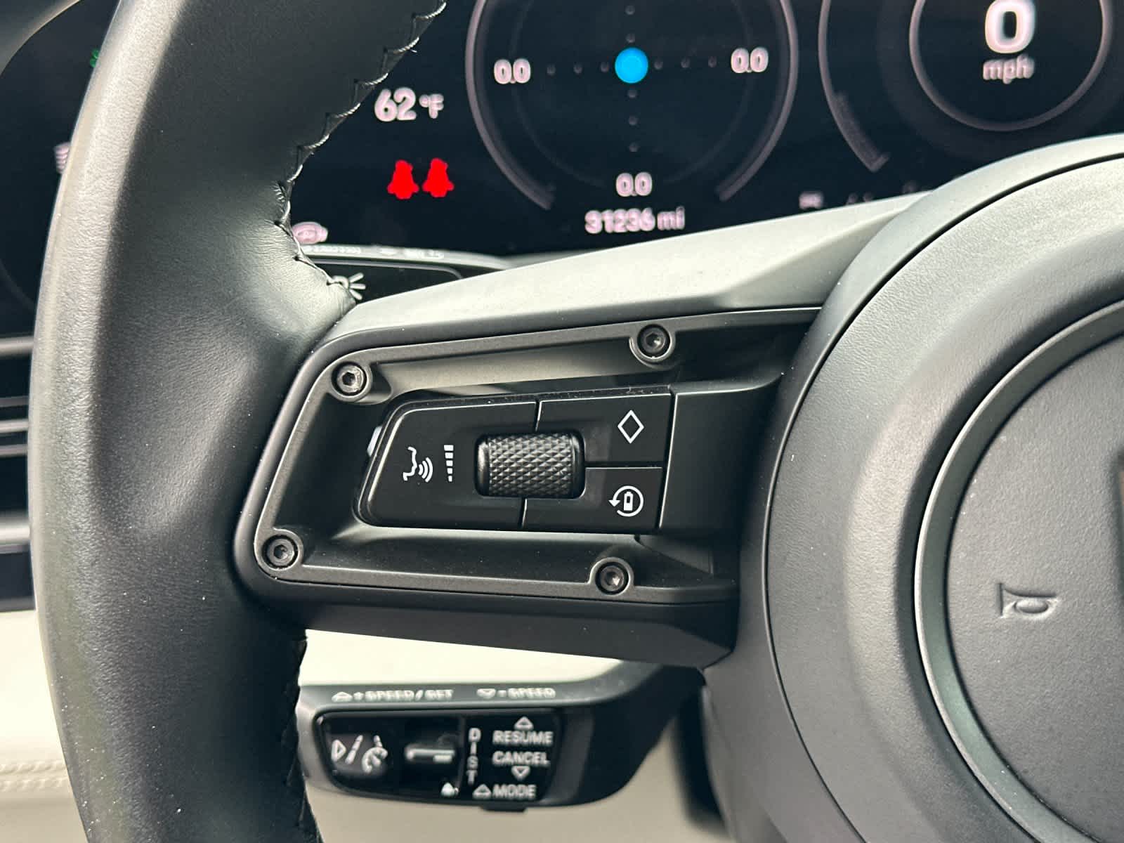 Thumbnail: 2022 Porsche Taycan - 27