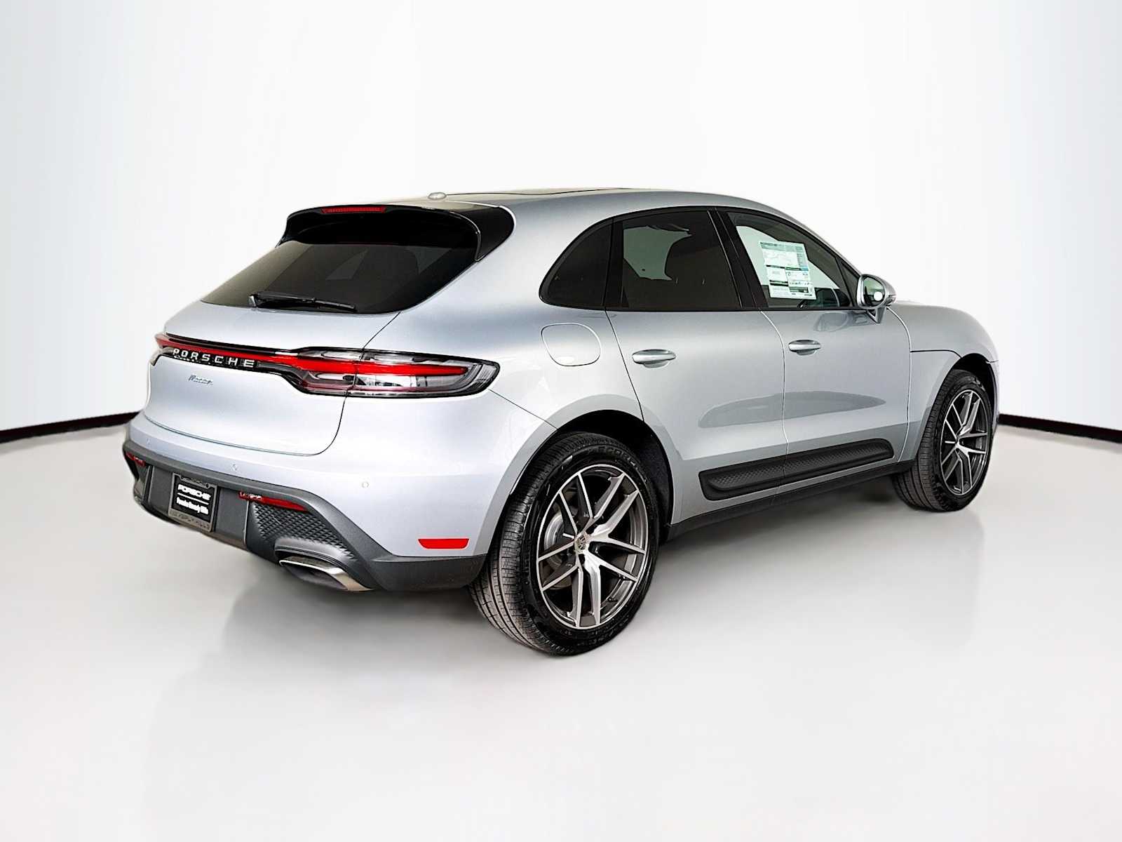 Thumbnail: 2026 Porsche Macan - 9