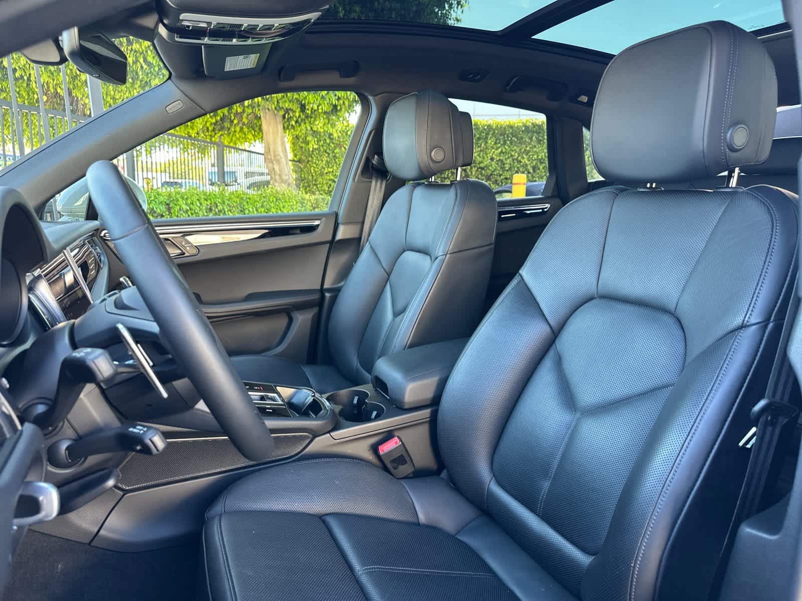 Thumbnail: 2025 Porsche Macan - 5