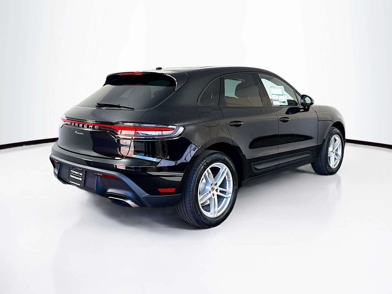 Thumbnail: 2026 Porsche Macan - 9
