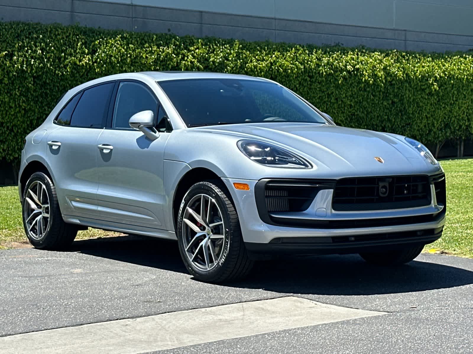 Thumbnail: 2026 Porsche Macan - 10