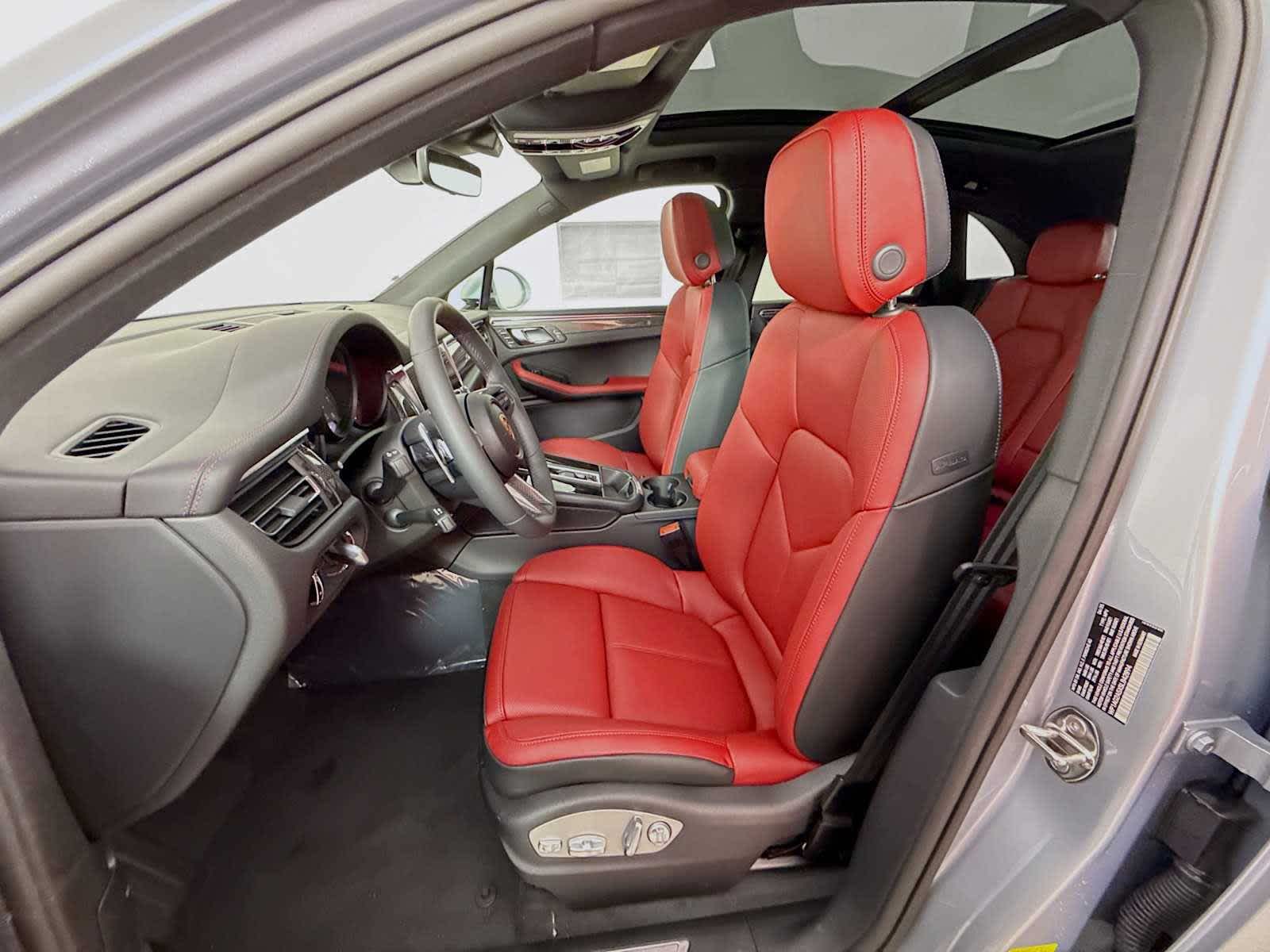 Thumbnail: 2025 Porsche Macan - 5