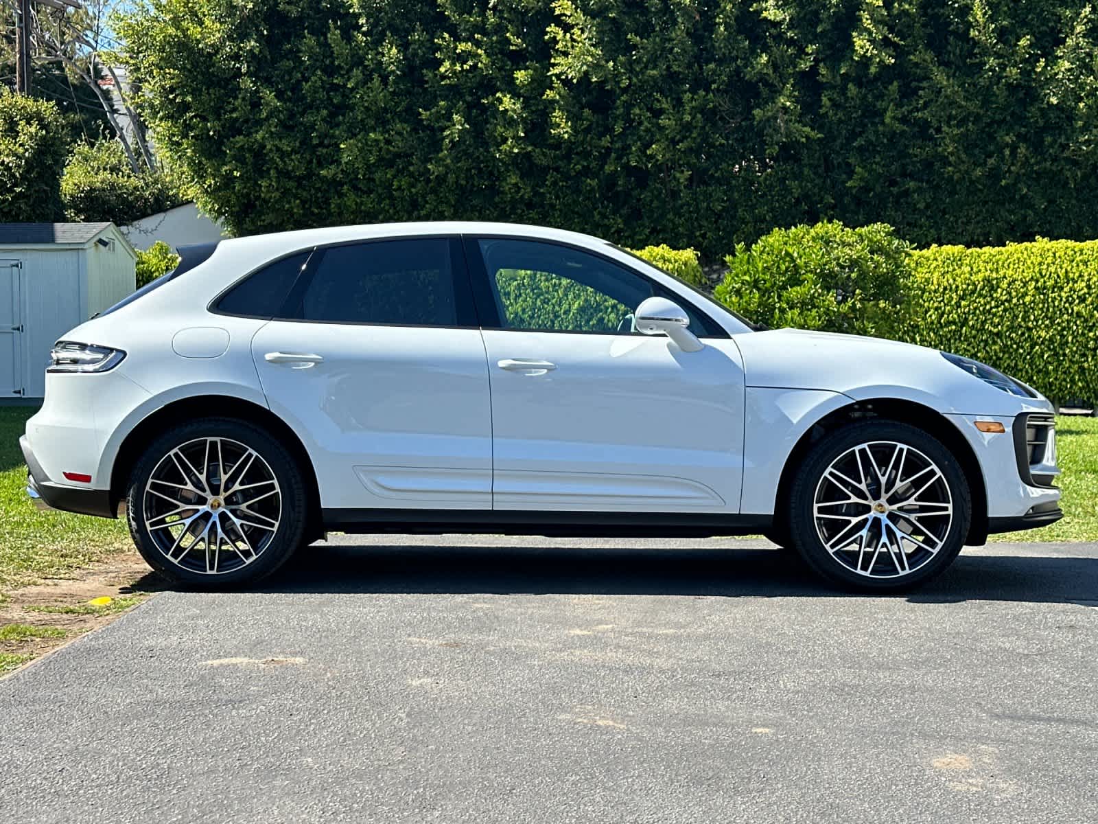 Thumbnail: 2026 Porsche Macan - 9