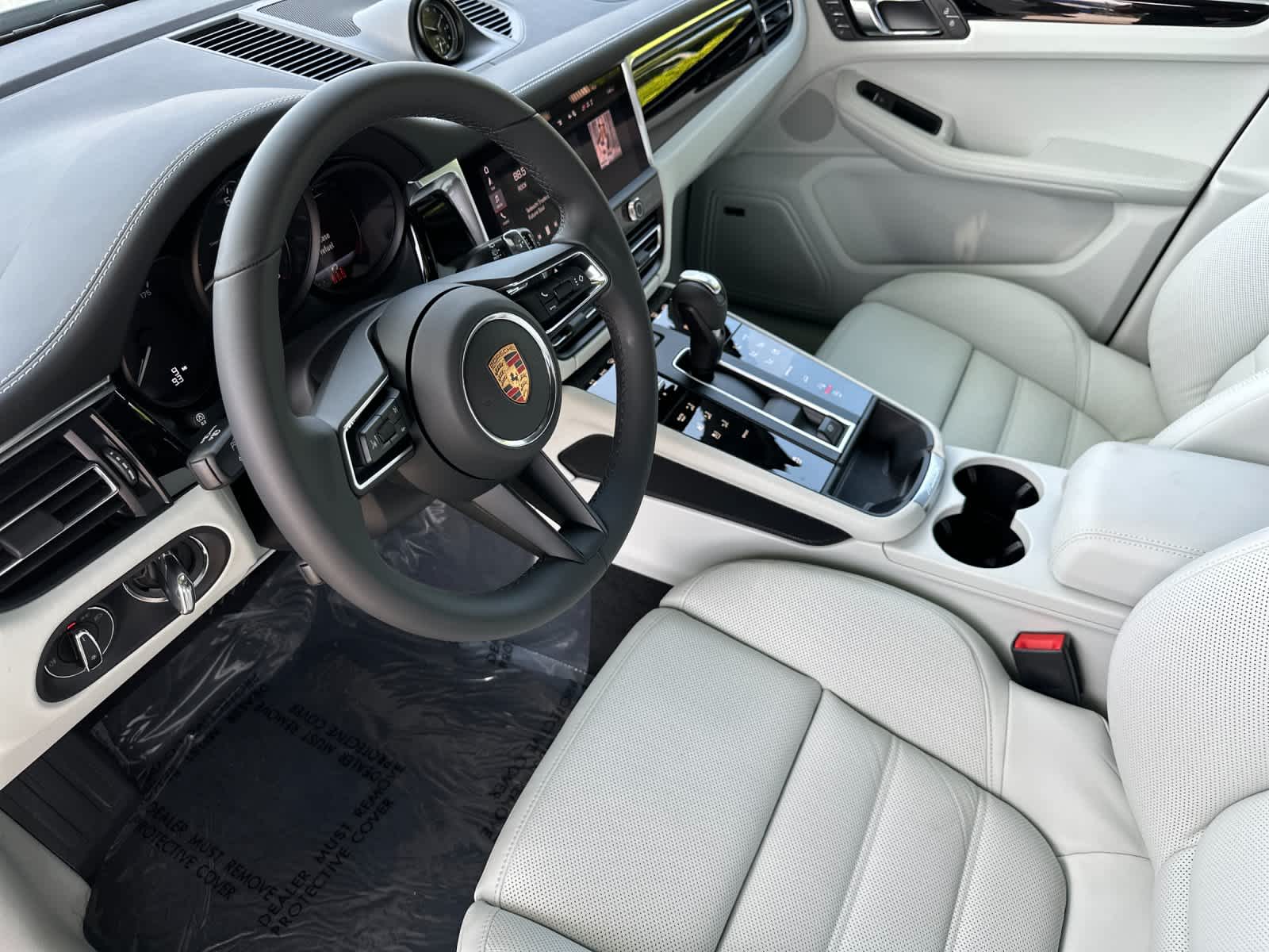 Thumbnail: 2026 Porsche Macan - 4