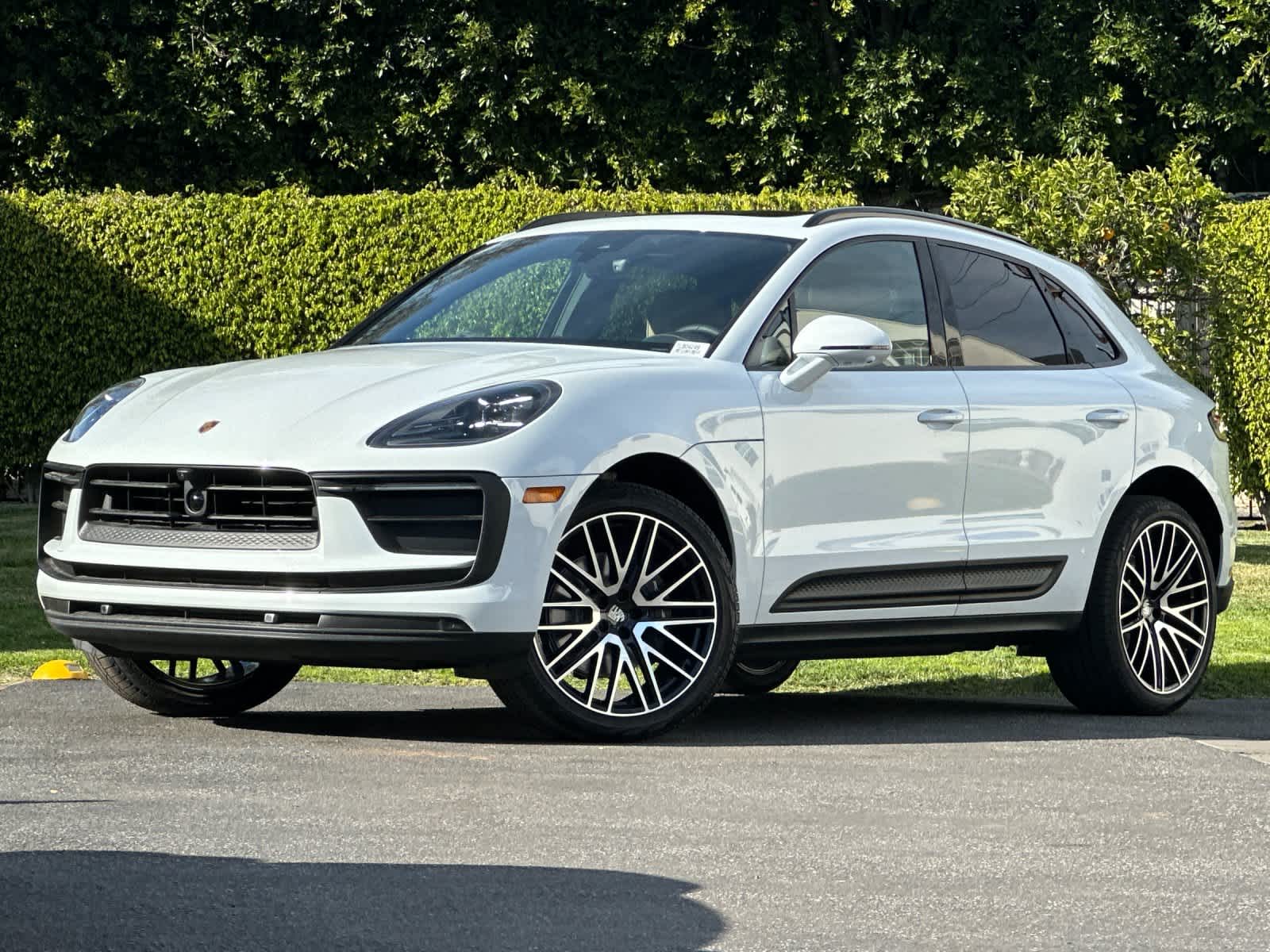 Thumbnail: 2026 Porsche Macan - 1