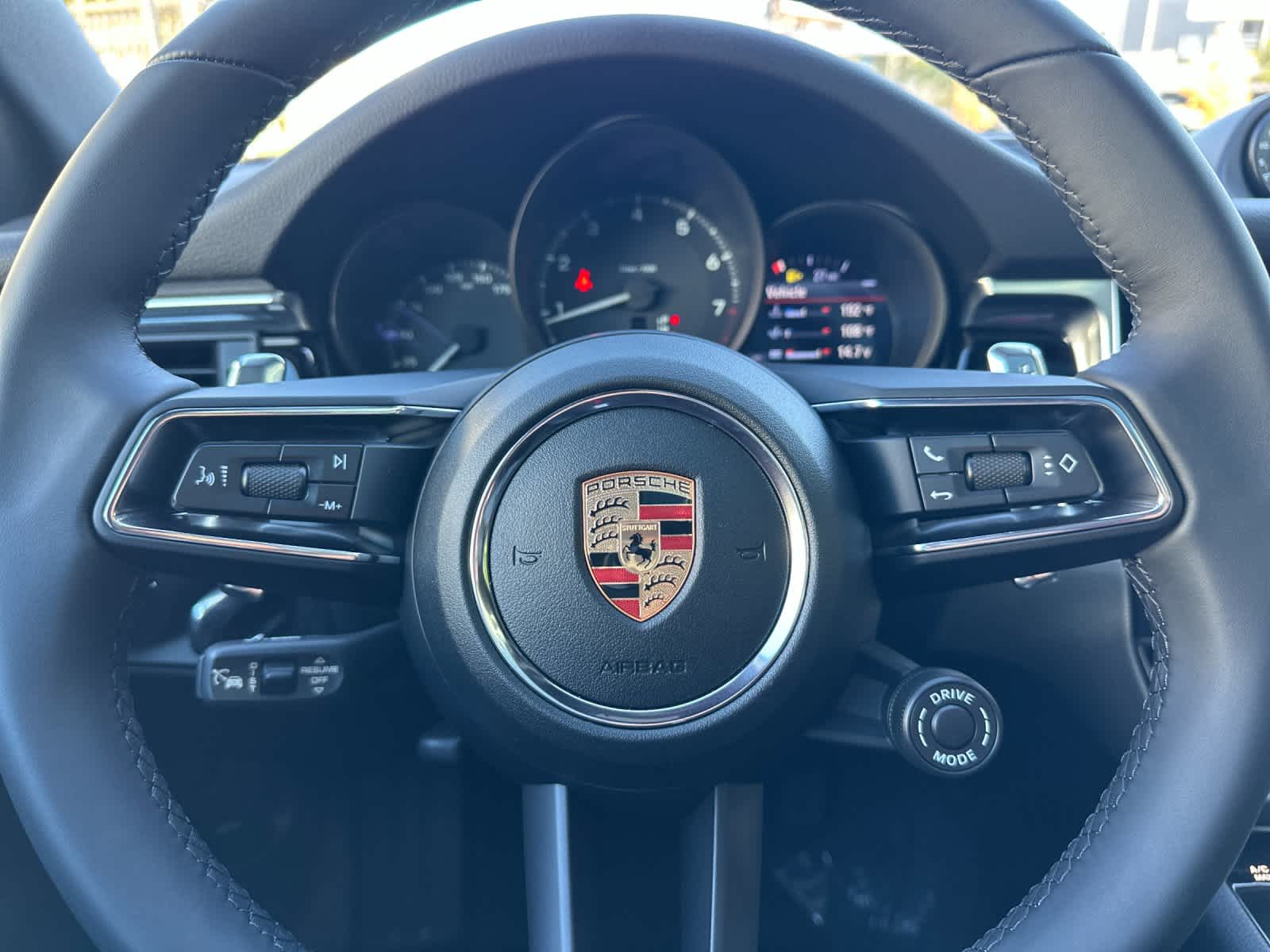 Thumbnail: 2026 Porsche Macan - 26