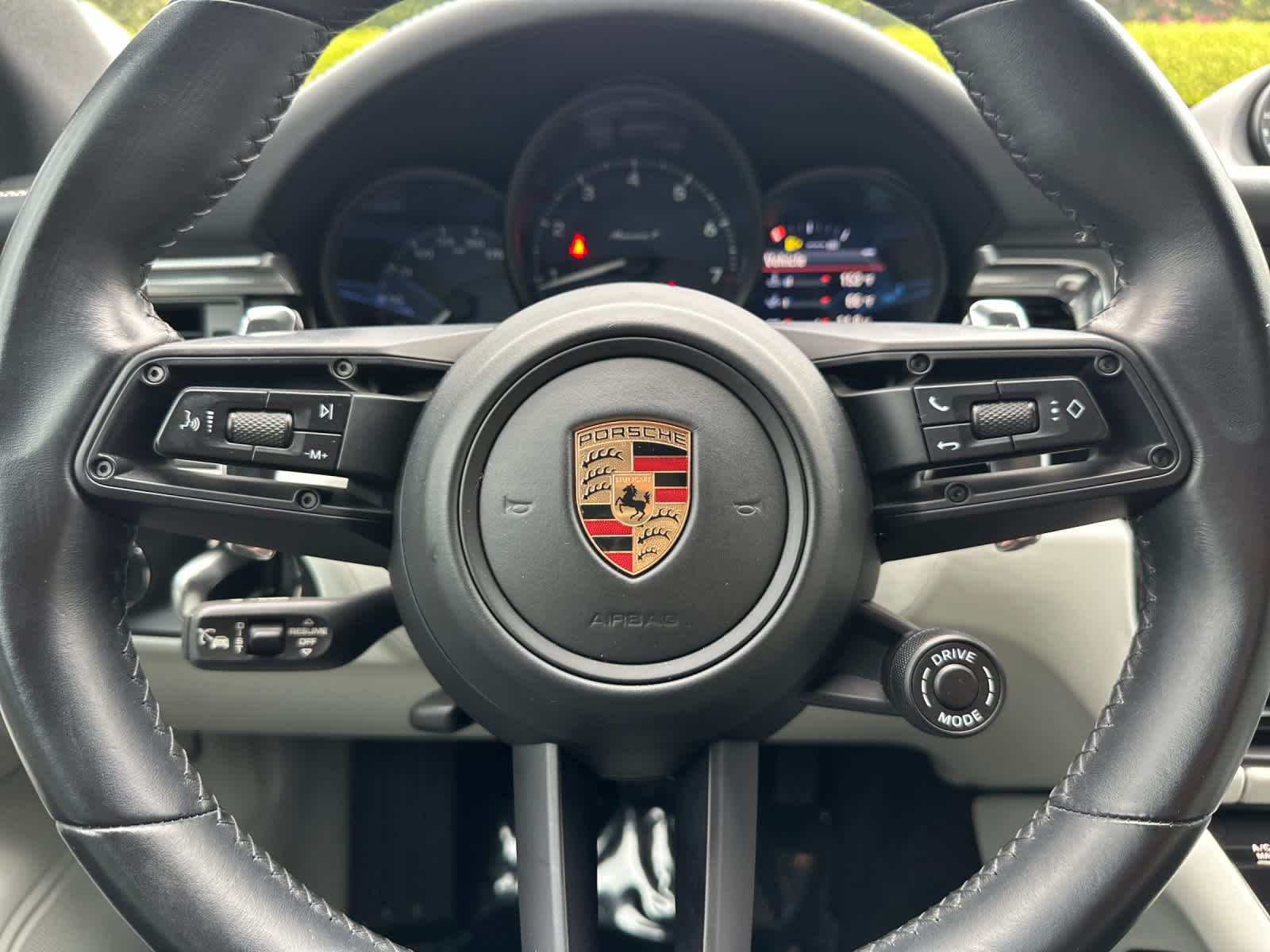 Thumbnail: 2023 Porsche Macan - 24