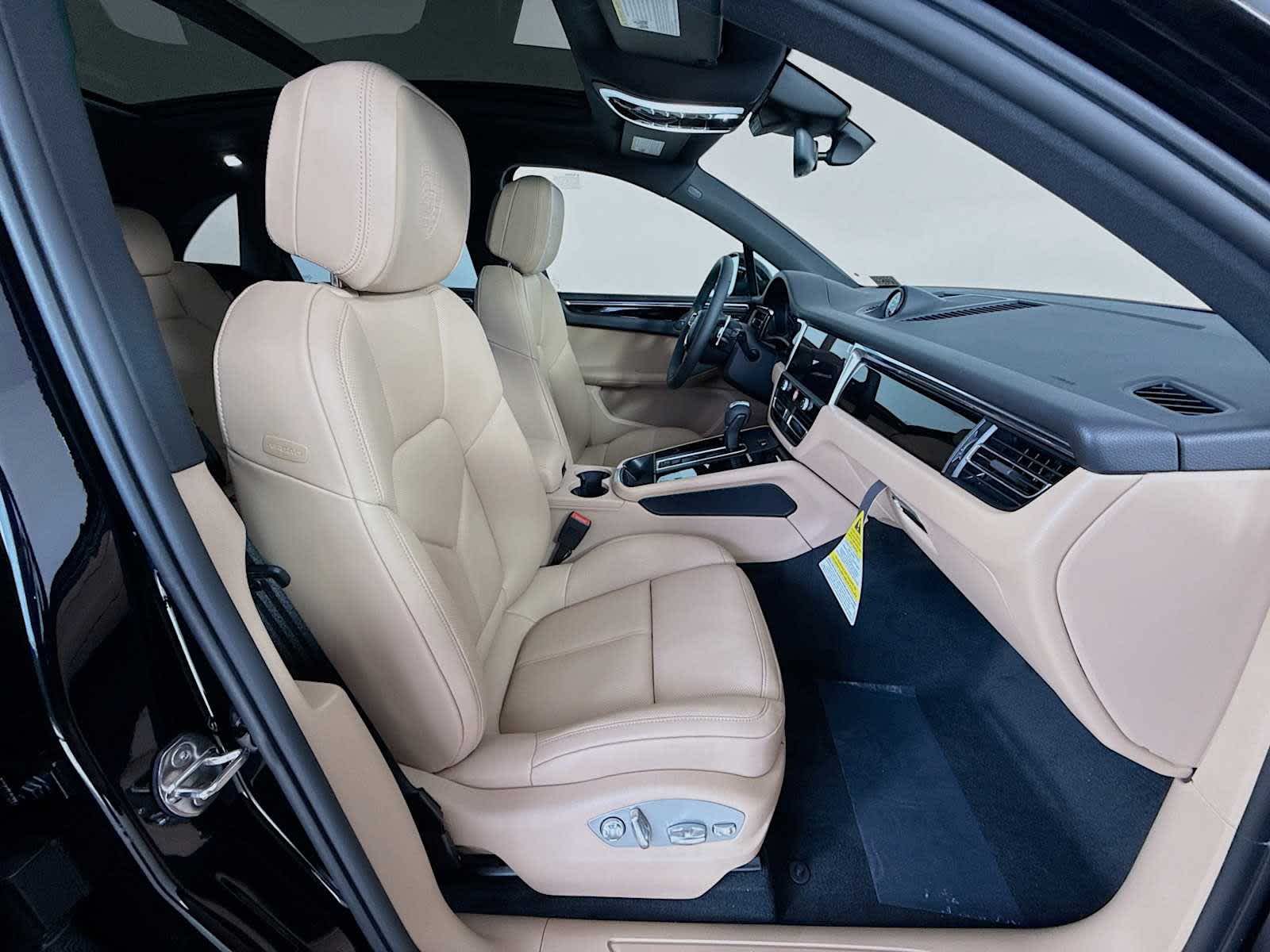 Thumbnail: 2026 Porsche Macan - 21