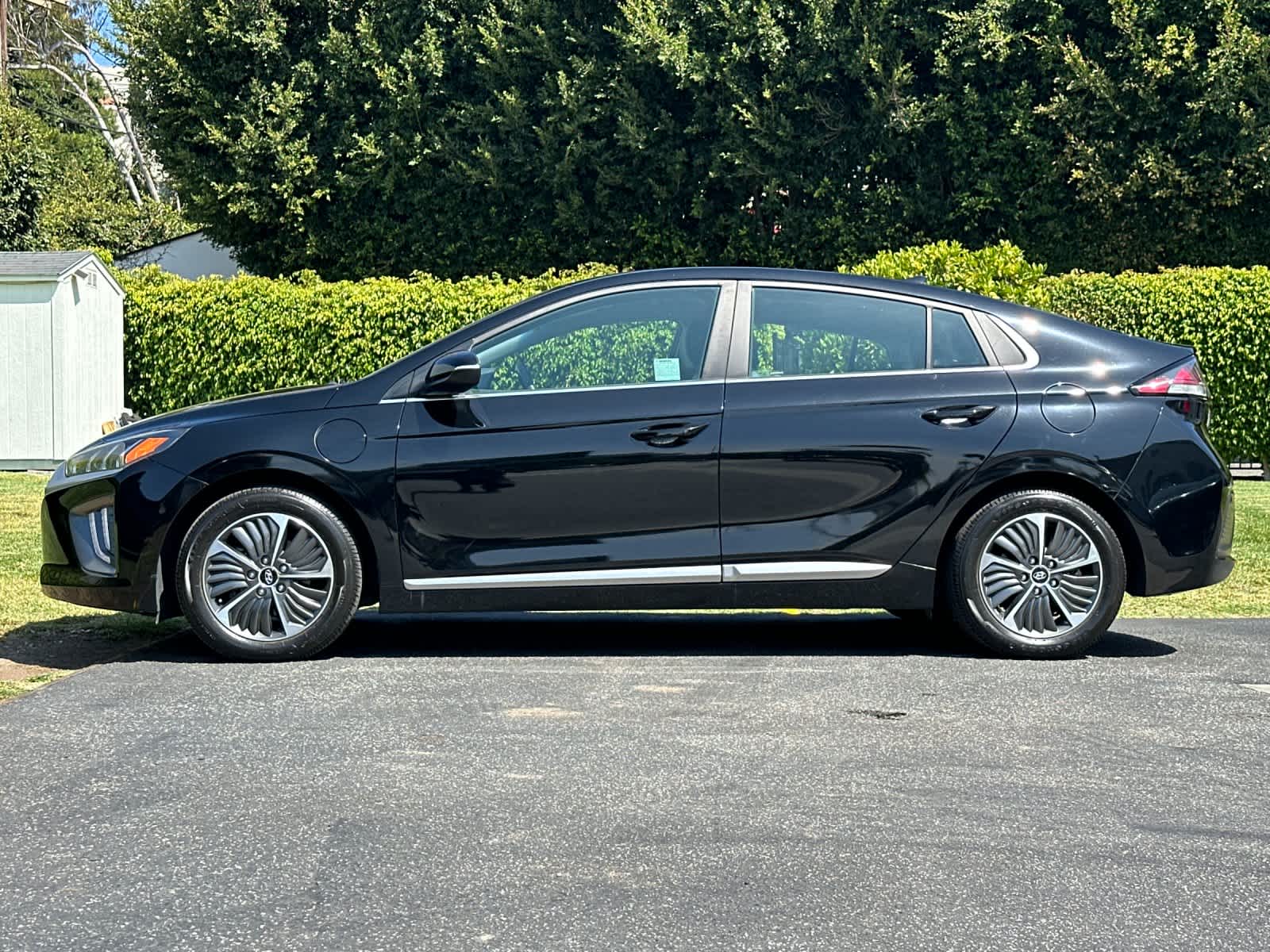Thumbnail: 2022 Hyundai Ioniq - 2
