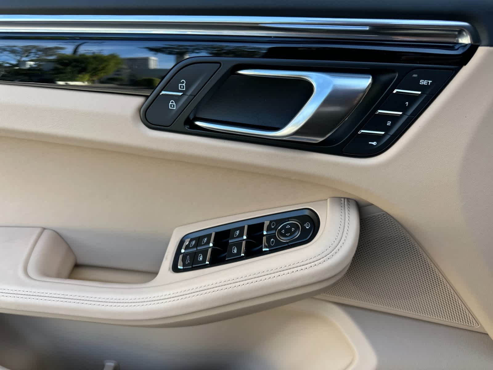 Thumbnail: 2026 Porsche Macan - 12