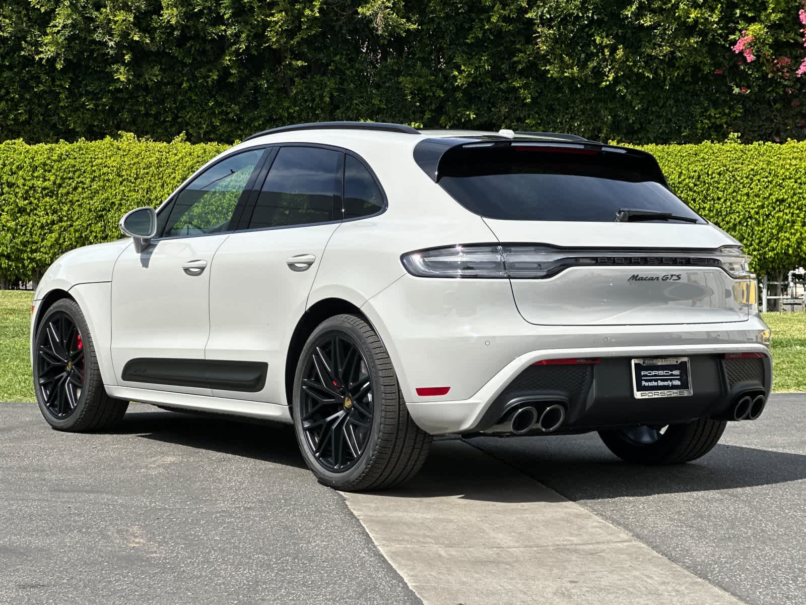 Thumbnail: 2026 Porsche Macan - 3