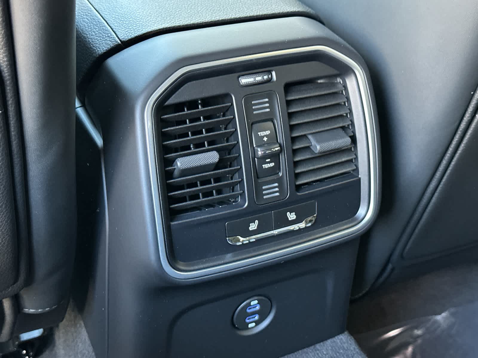 Thumbnail: 2026 Porsche Macan - 14