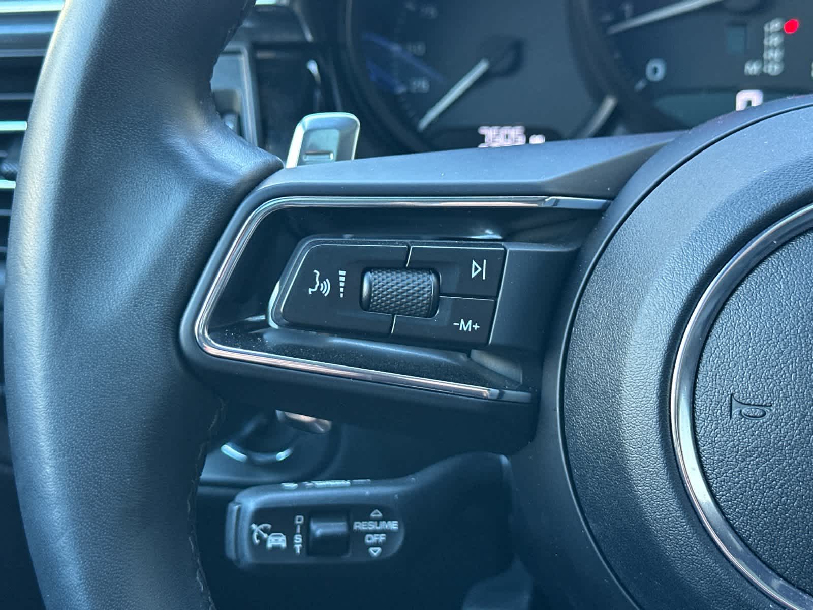 Thumbnail: 2025 Porsche Macan - 26