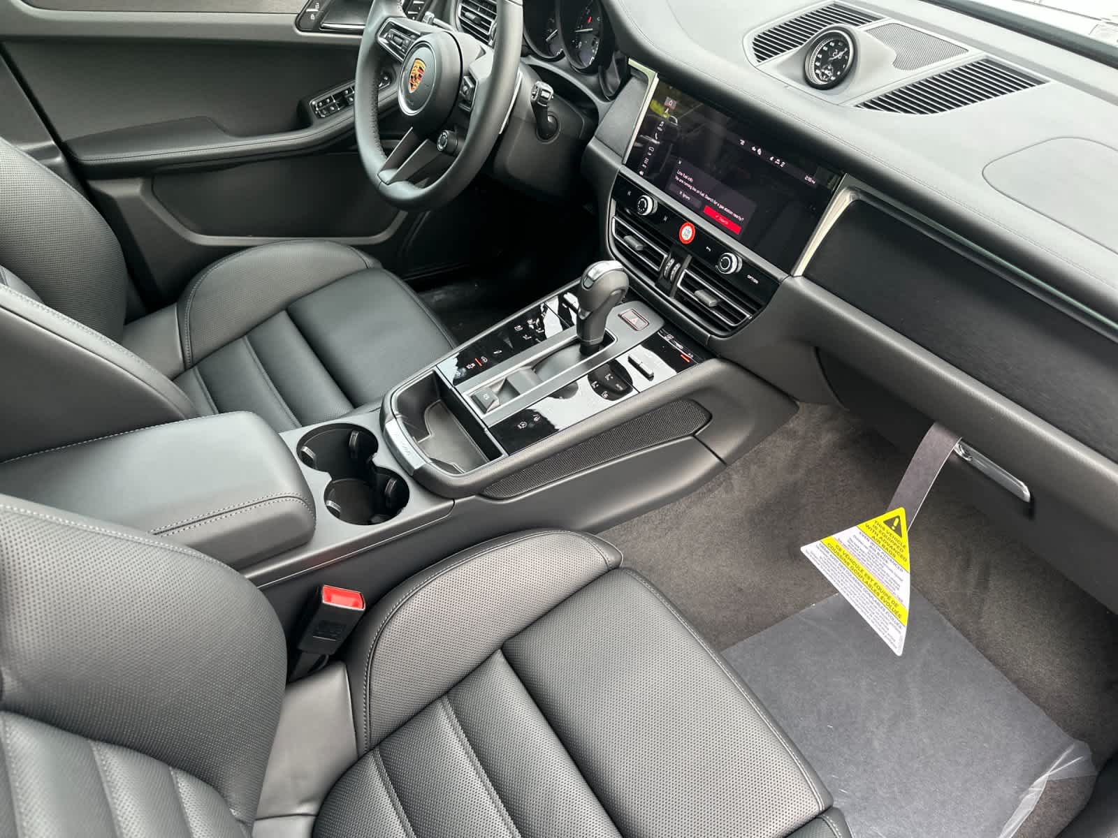 Thumbnail: 2026 Porsche Macan - 17