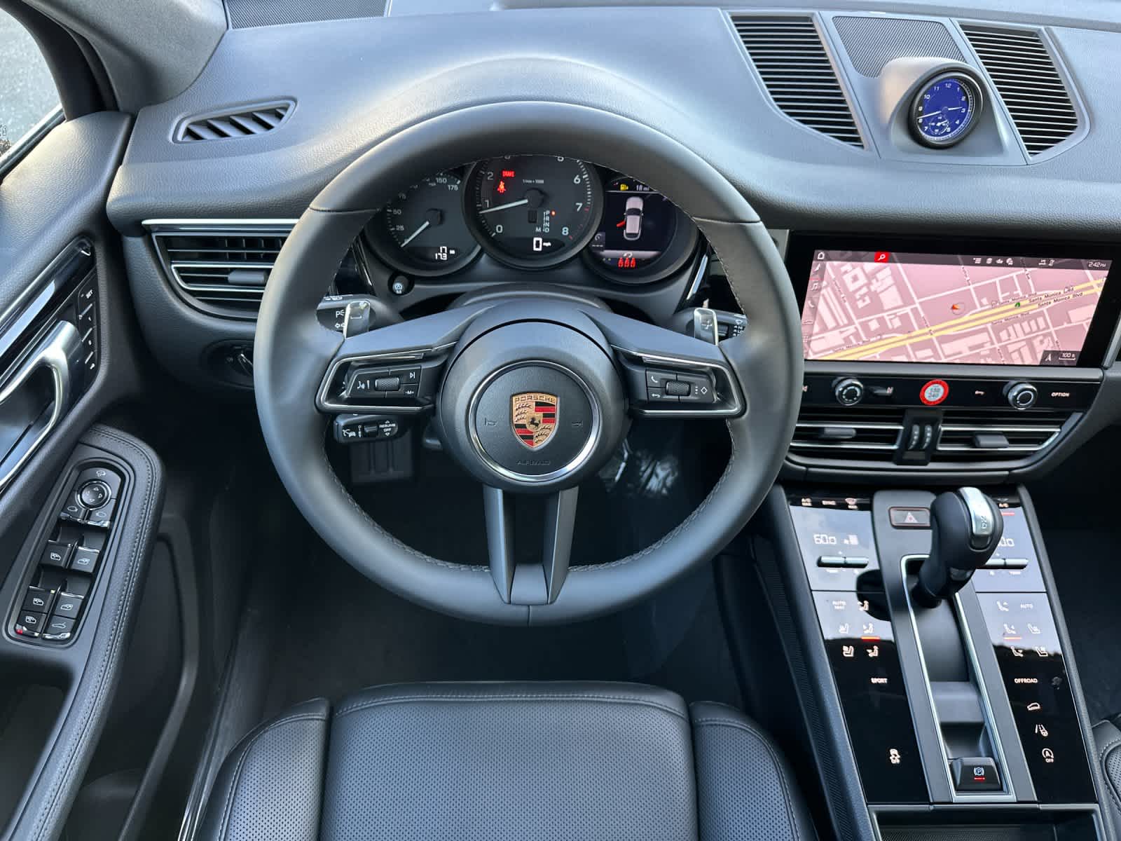 Thumbnail: 2026 Porsche Macan - 15