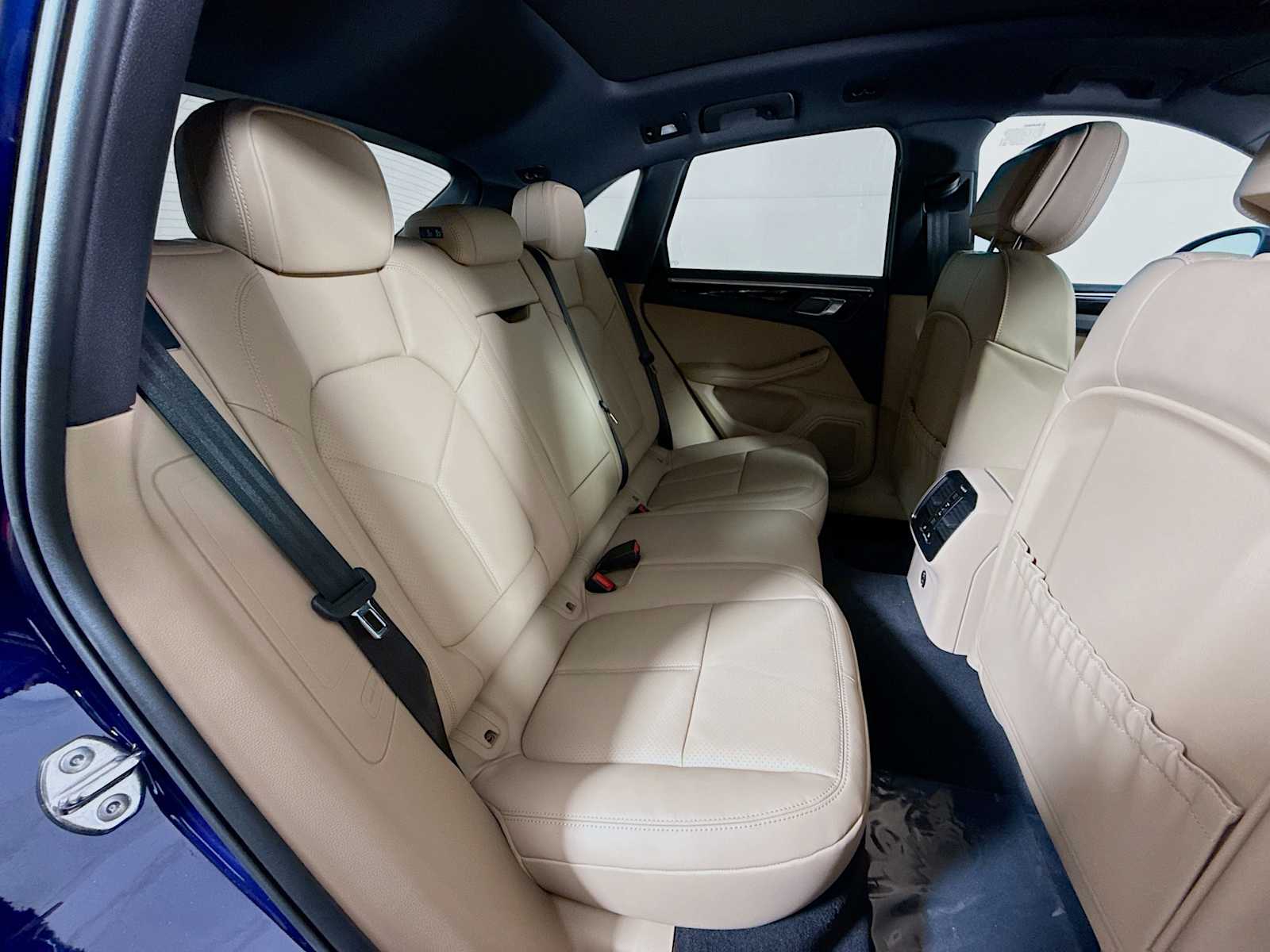 Thumbnail: 2025 Porsche Macan - 20