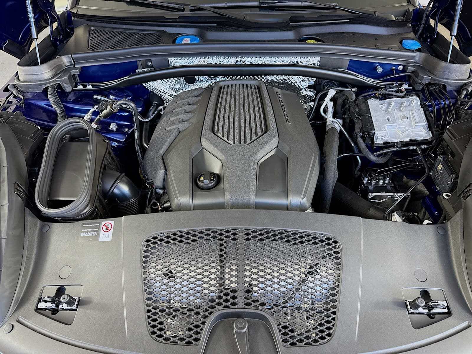 Thumbnail: 2026 Porsche Macan - 23