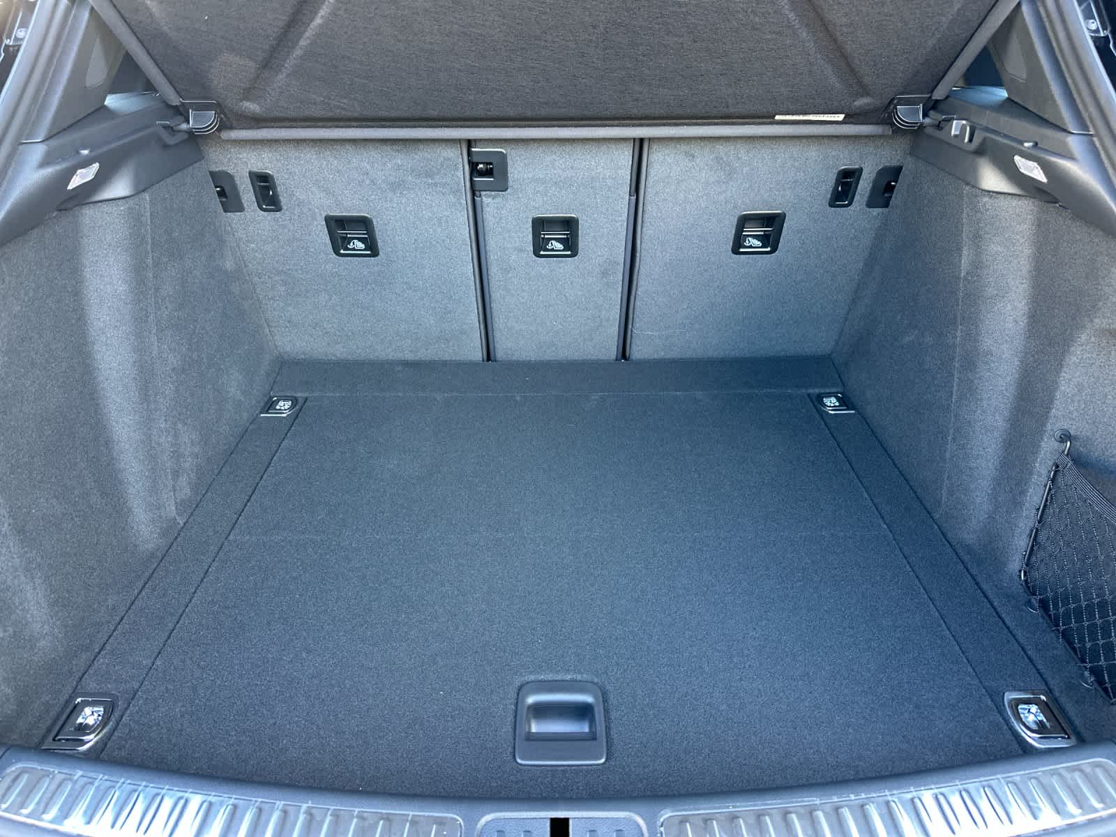 Thumbnail: 2026 Porsche Macan - 16