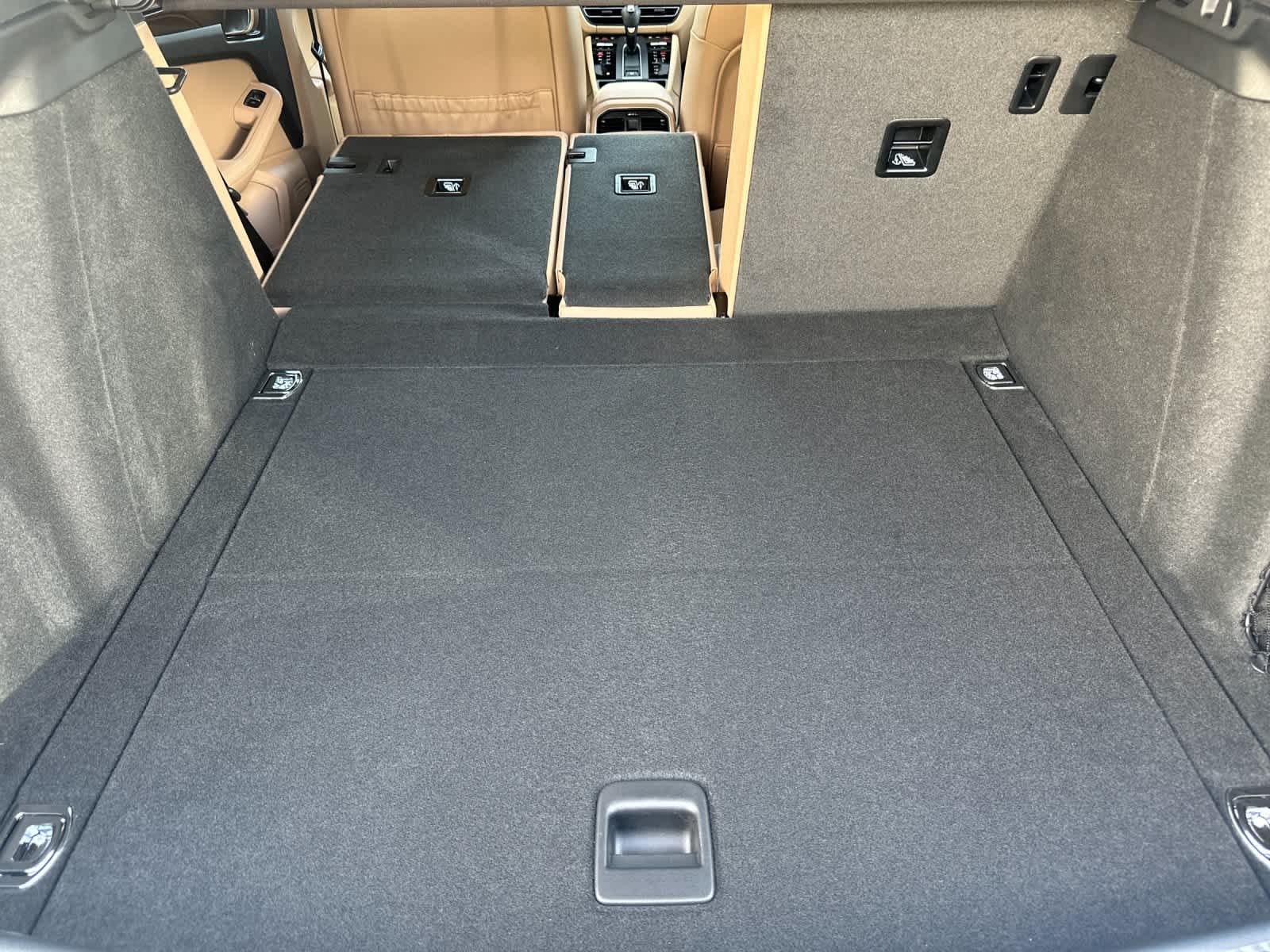 Thumbnail: 2026 Porsche Macan - 16