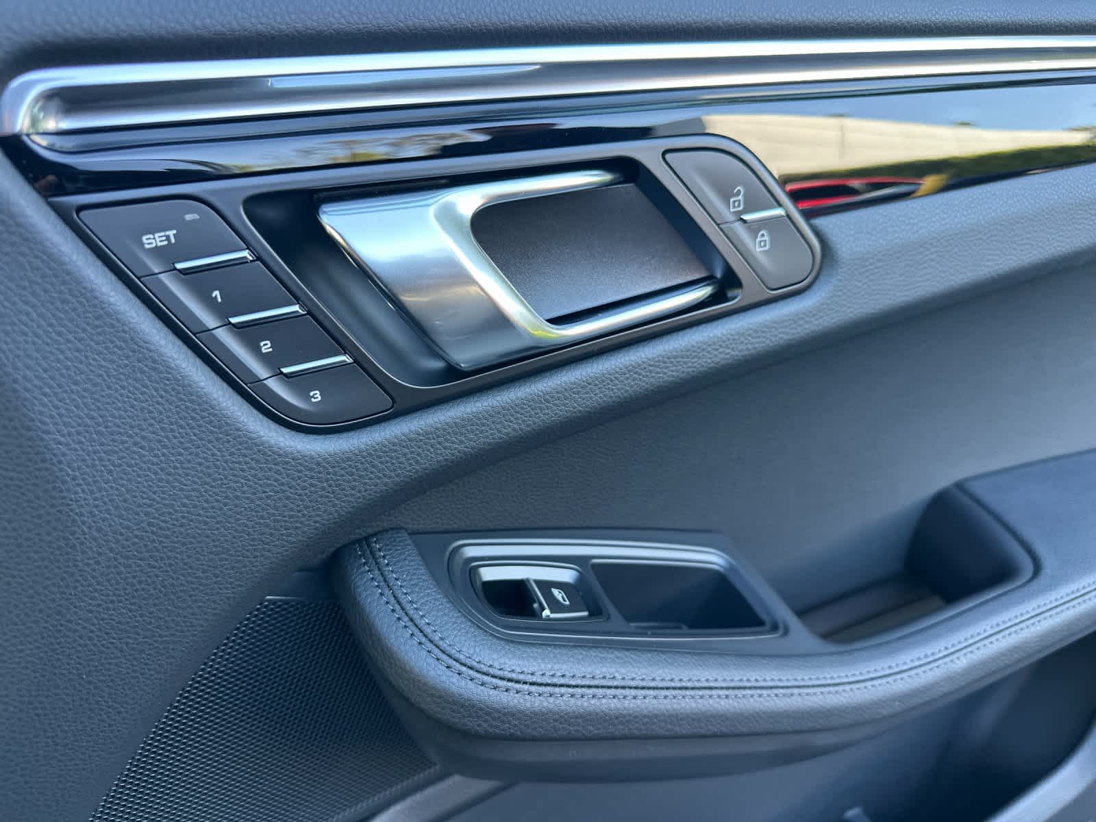 Thumbnail: 2026 Porsche Macan - 19