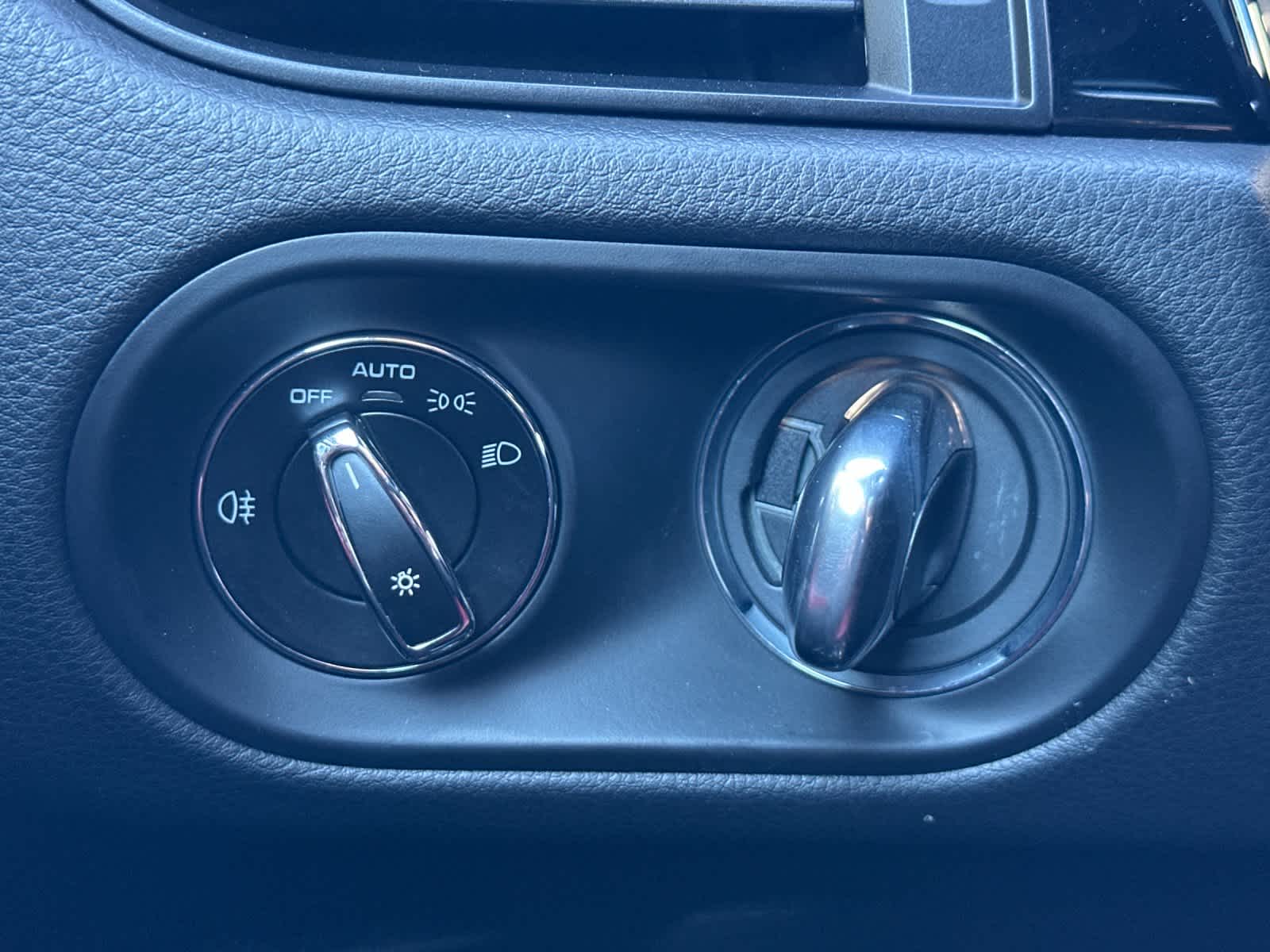 Thumbnail: 2025 Porsche Macan - 30