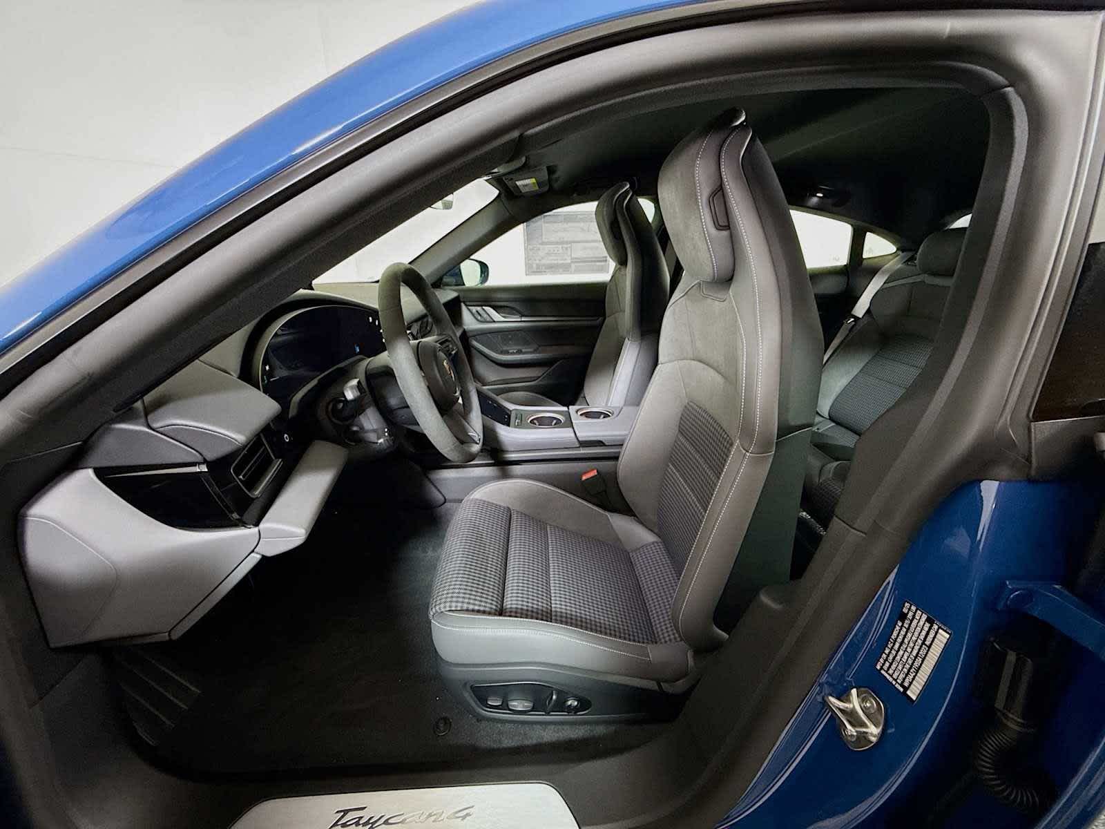 Thumbnail: 2025 Porsche Taycan - 5