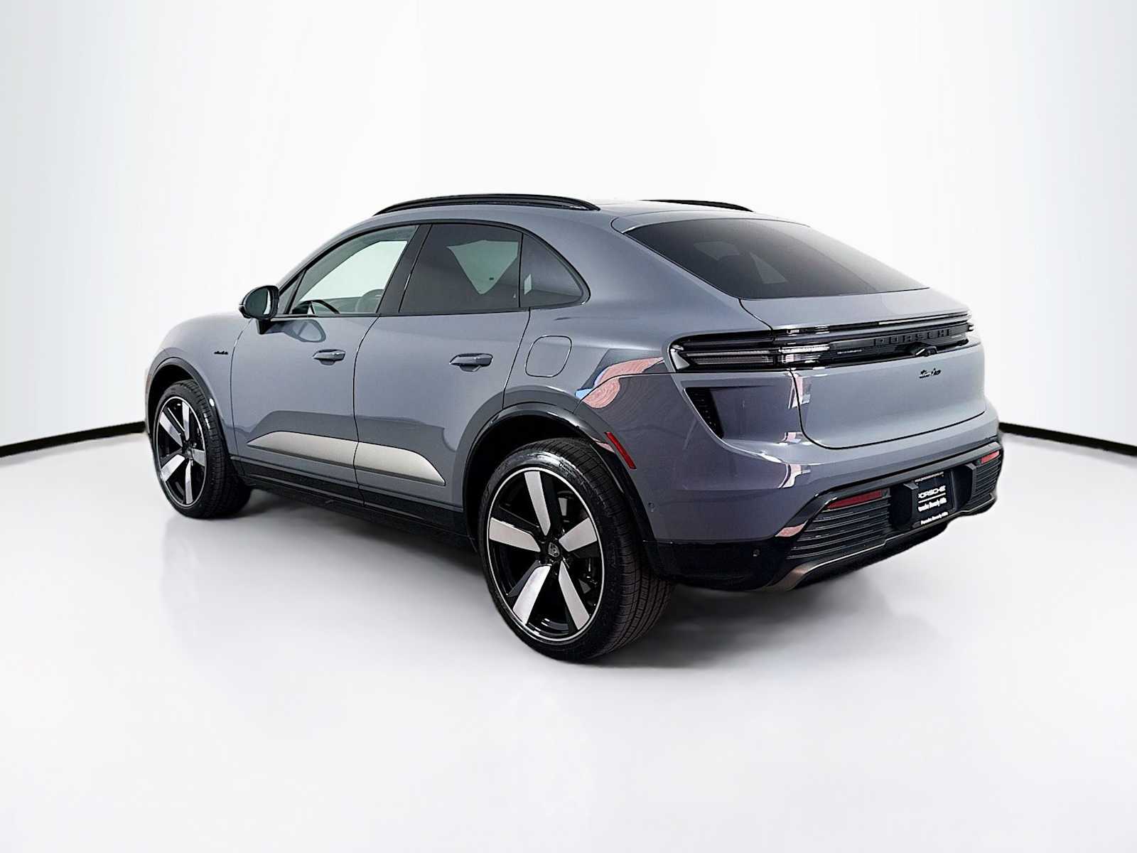 Thumbnail: 2025 Porsche Macan - 3