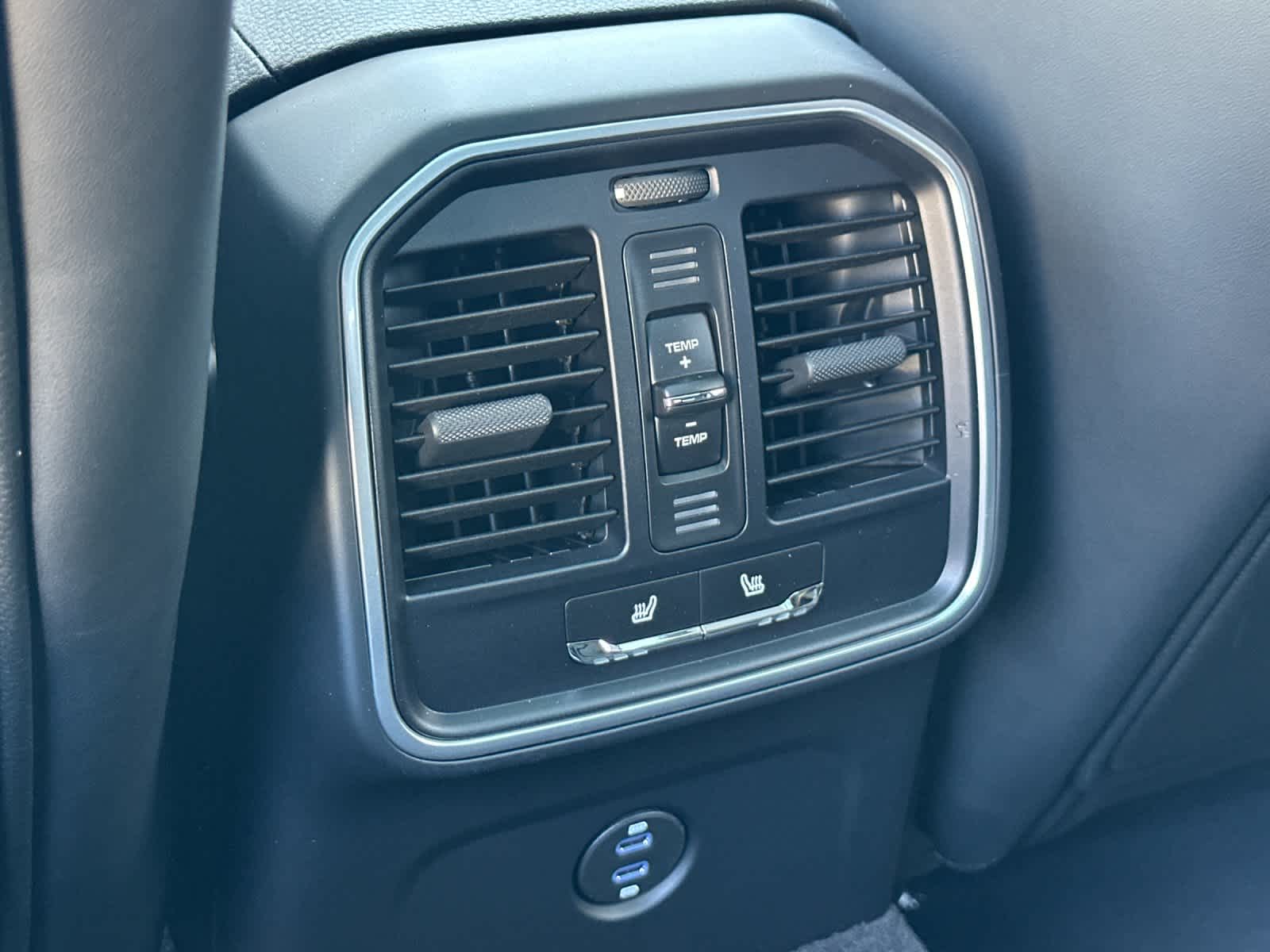 Thumbnail: 2026 Porsche Macan - 14