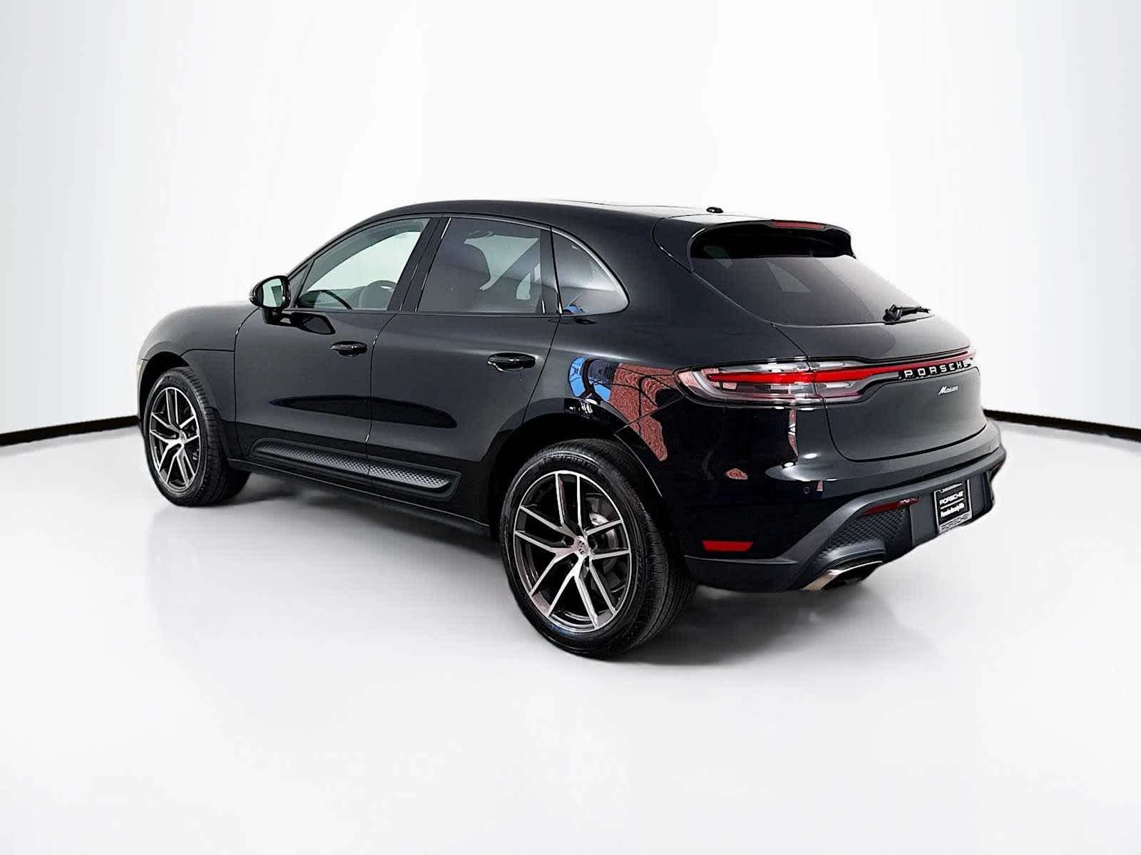 Thumbnail: 2025 Porsche Macan - 3
