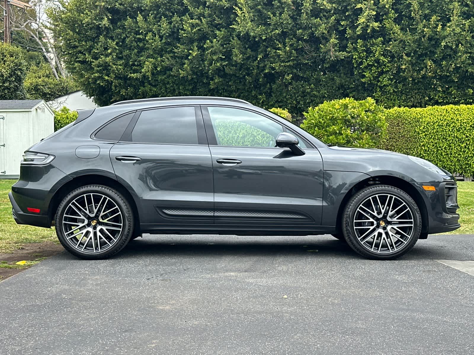 Thumbnail: 2026 Porsche Macan - 9