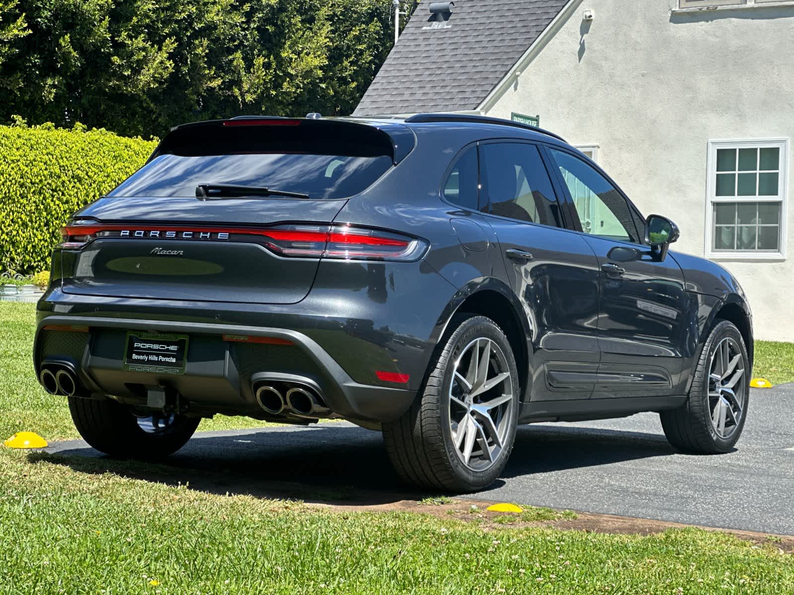 Thumbnail: 2026 Porsche Macan - 8