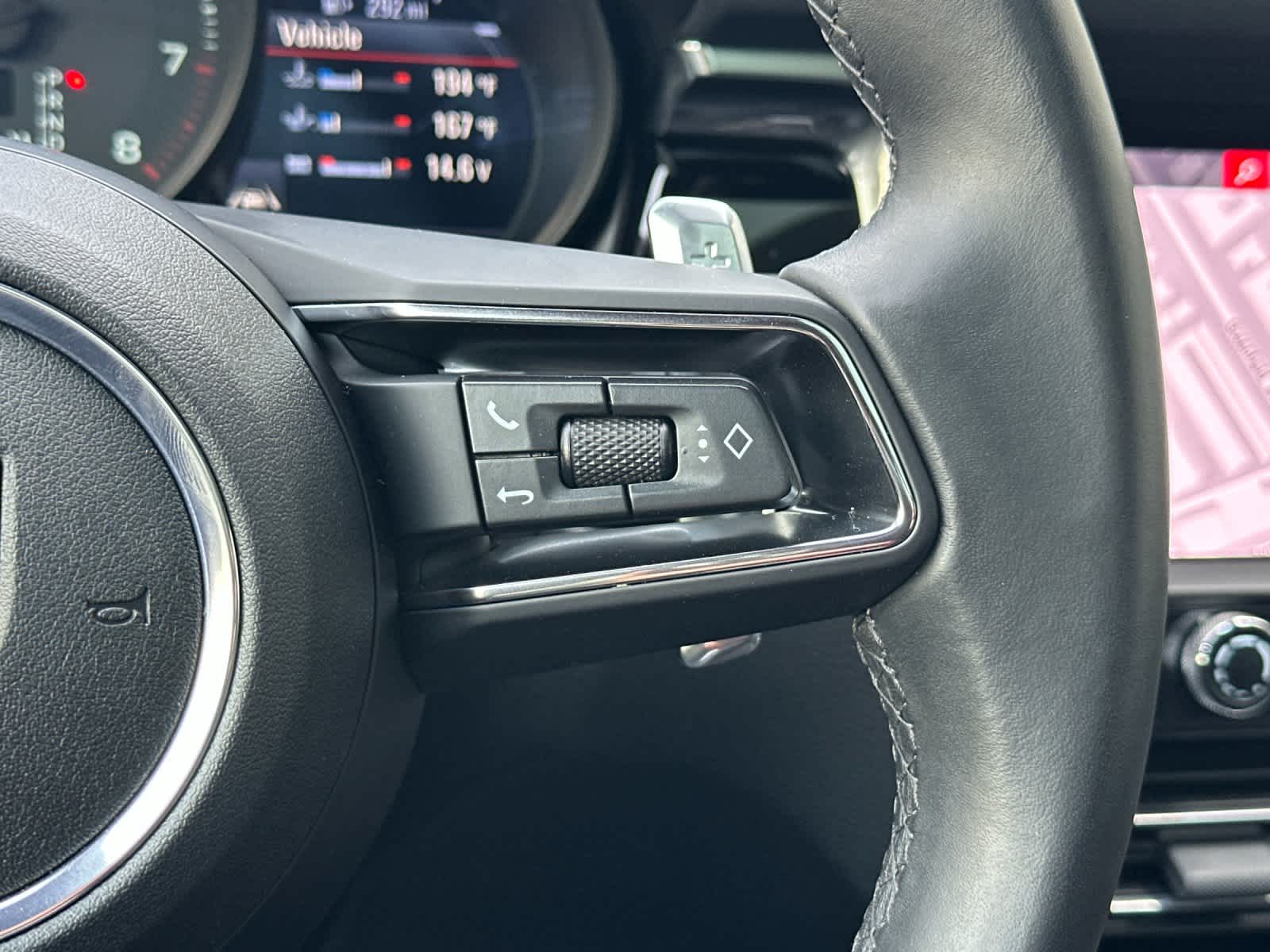 Thumbnail: 2025 Porsche Macan - 27